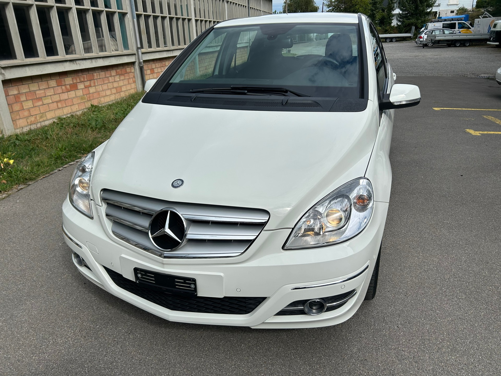 MERCEDES-BENZ B 180 Selection-image-5