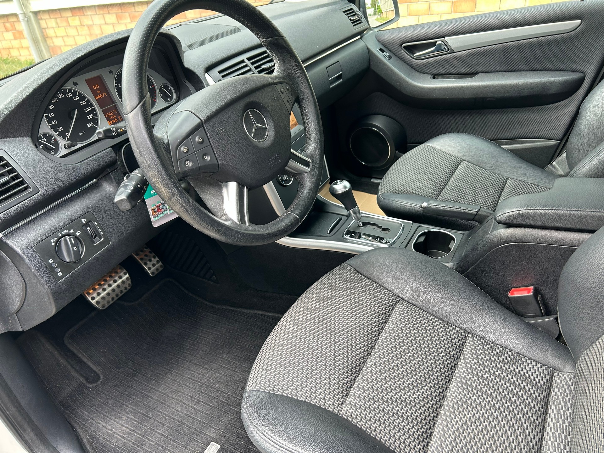 MERCEDES-BENZ B 180 Selection-image-10