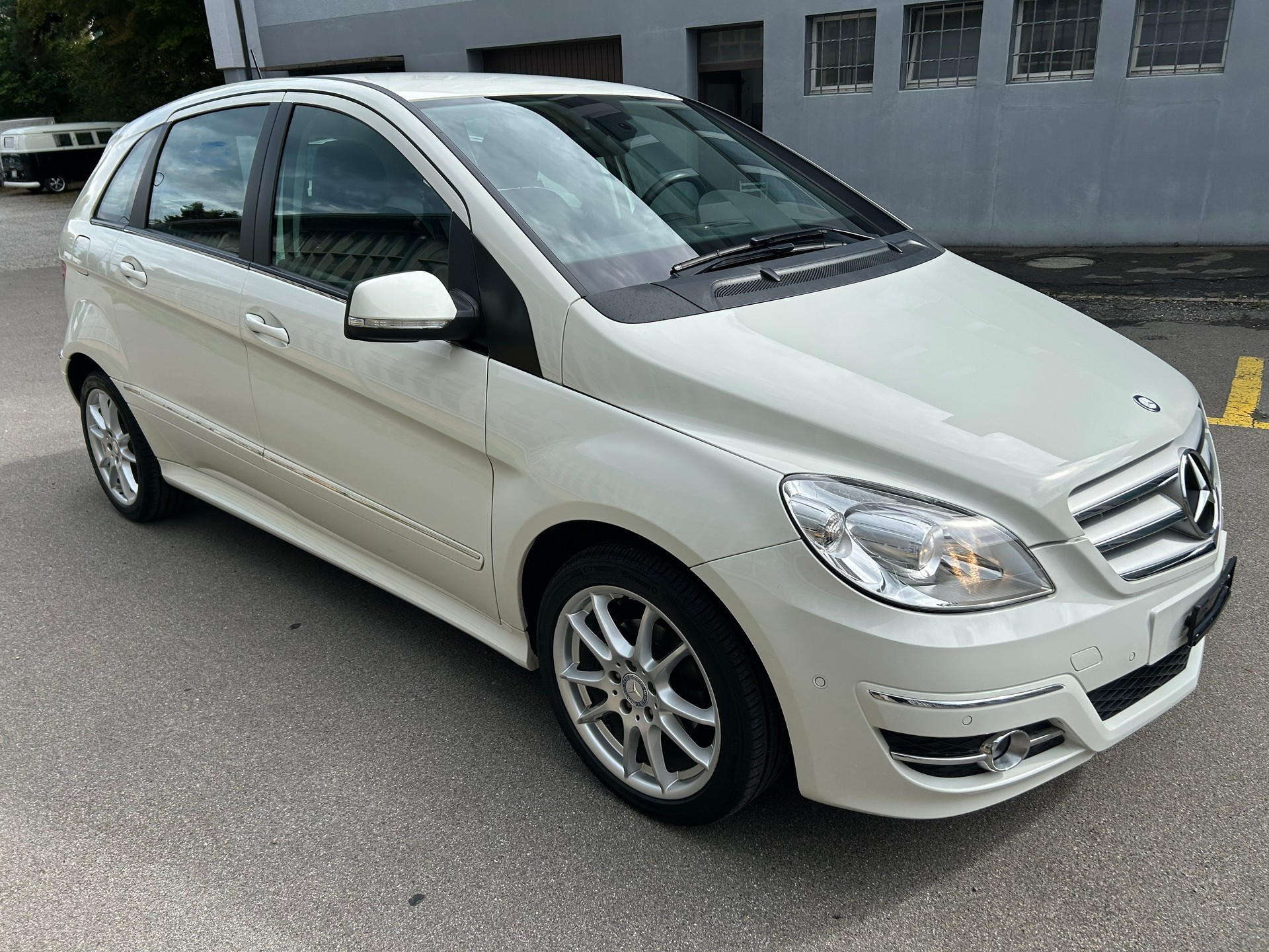 MERCEDES-BENZ B 180 Selection