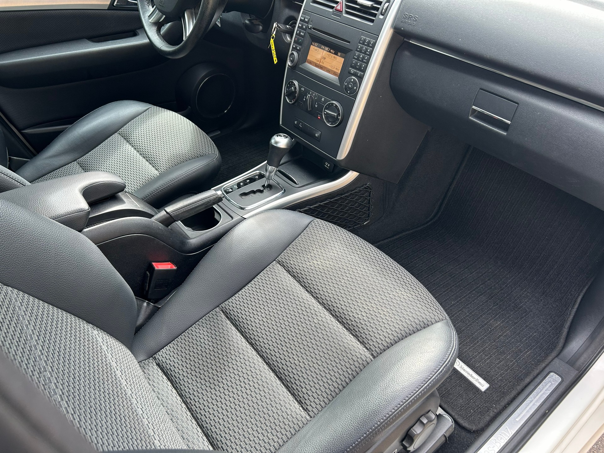 MERCEDES-BENZ B 180 Selection-image-9