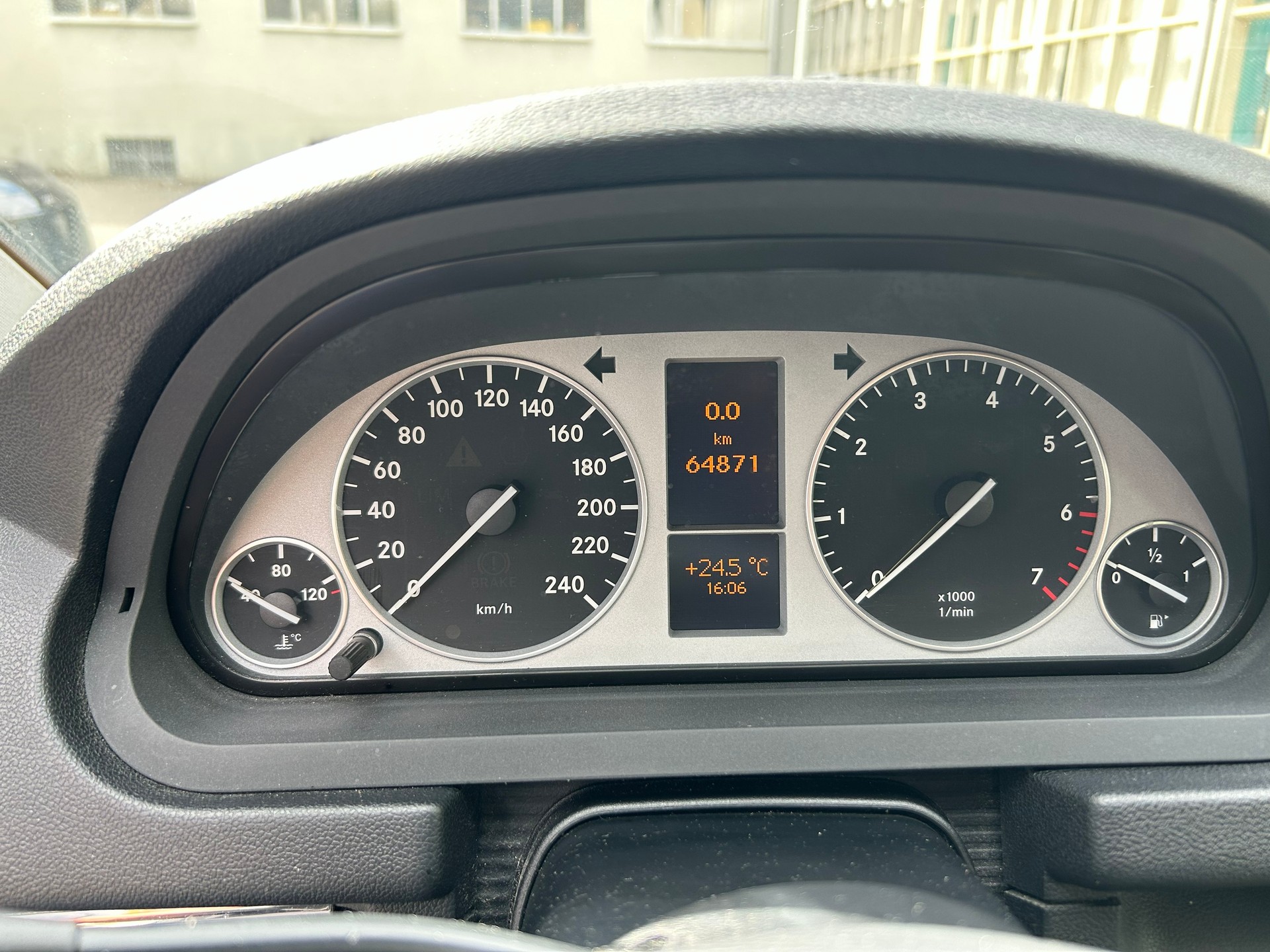 MERCEDES-BENZ B 180 Selection-image-12