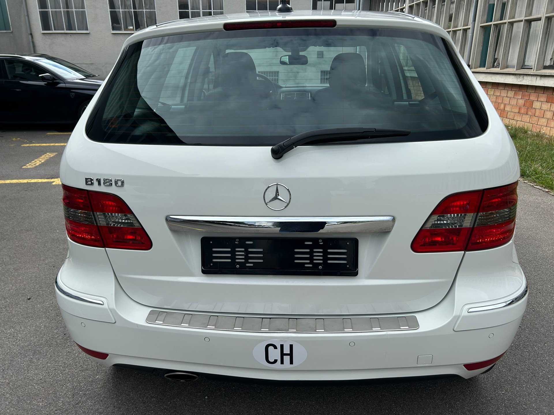 MERCEDES-BENZ B 180 Selection-image-7