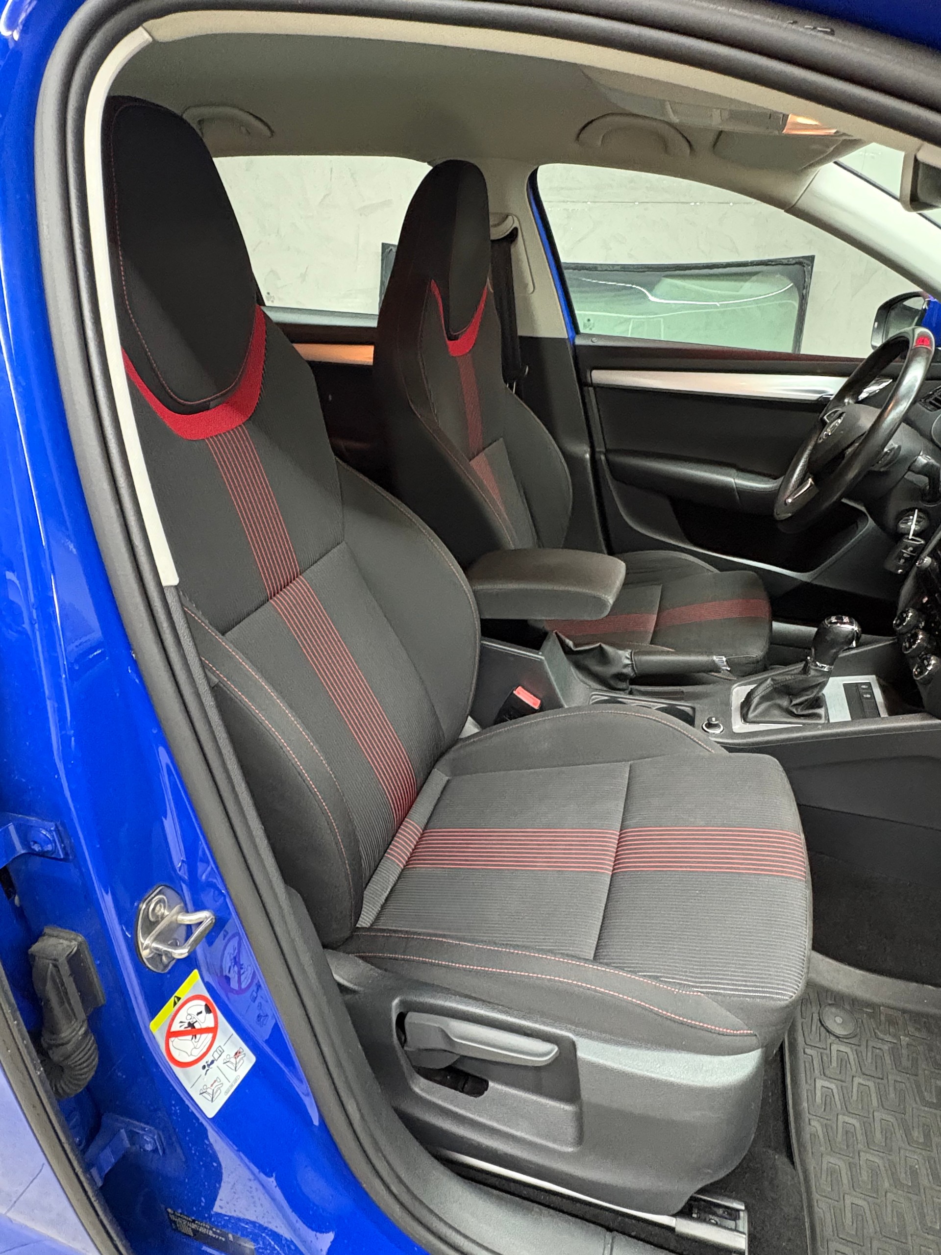 SKODA Octavia Combi 2.0 TDI Ambition 4x4 DSG-image-7