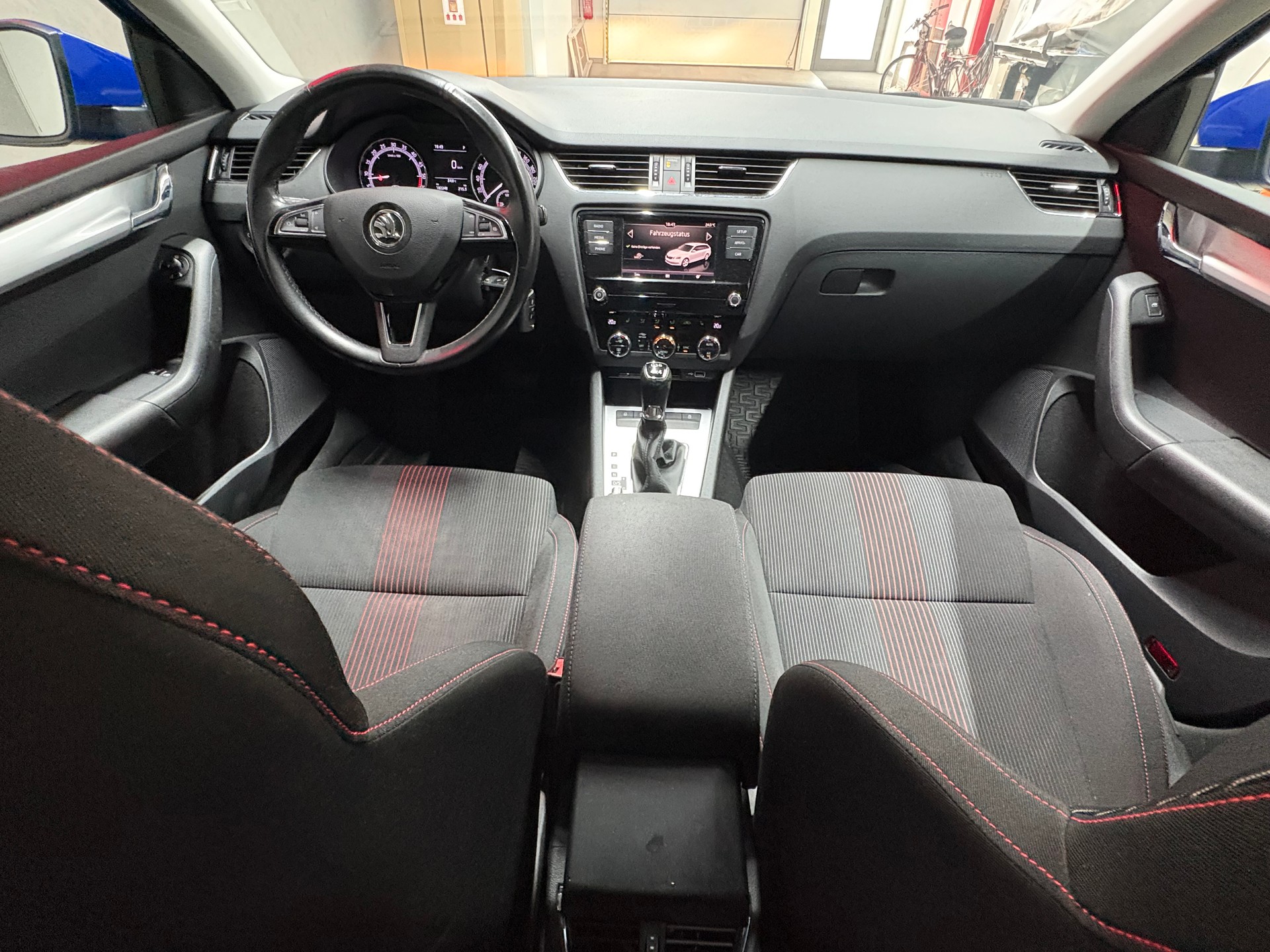 SKODA Octavia Combi 2.0 TDI Ambition 4x4 DSG-image-6
