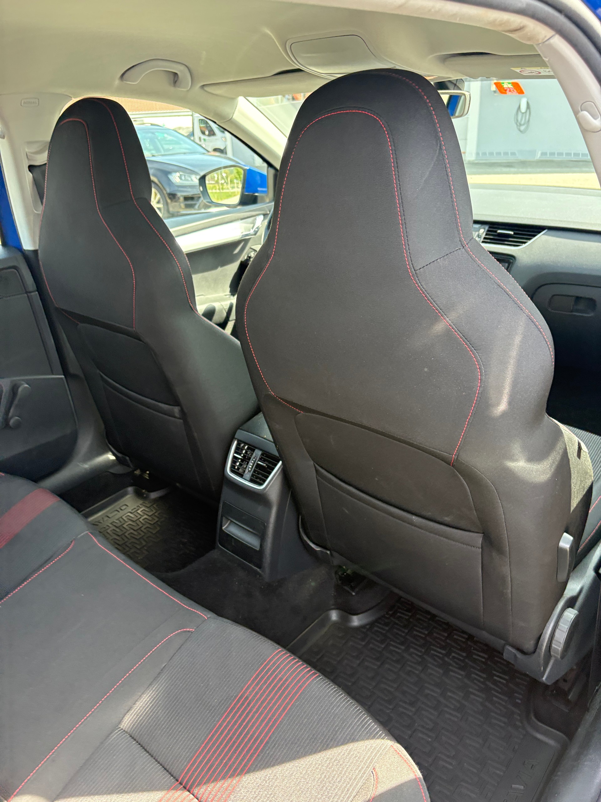 SKODA Octavia Combi 2.0 TDI Ambition 4x4 DSG-image-6