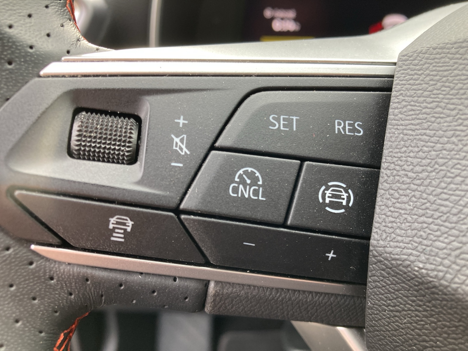 SEAT Leon ST 1.5 eHybrid pHEV DSG FR-image-16