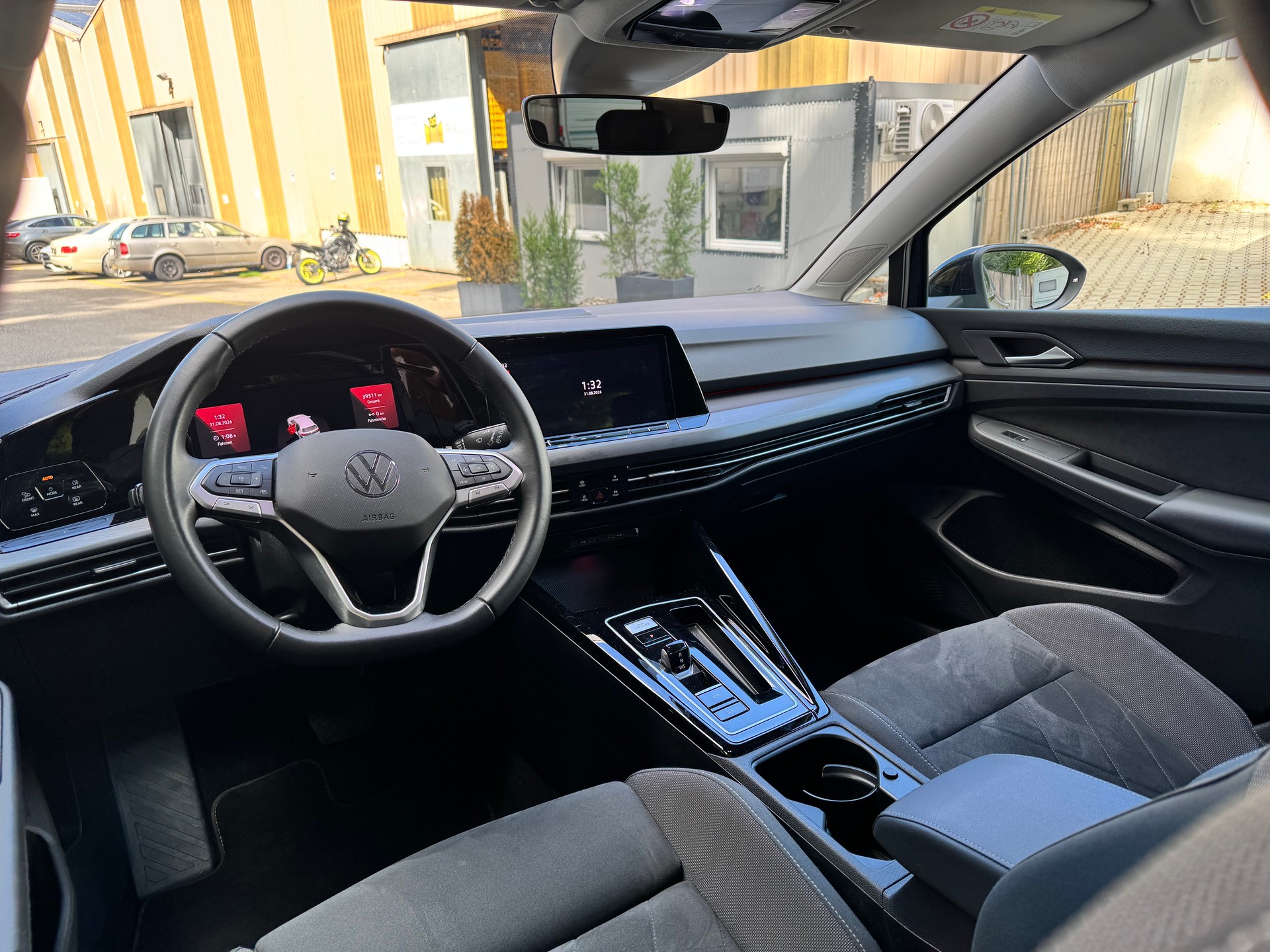 VW Golf 1.4 TSI PHEV Style-image-11