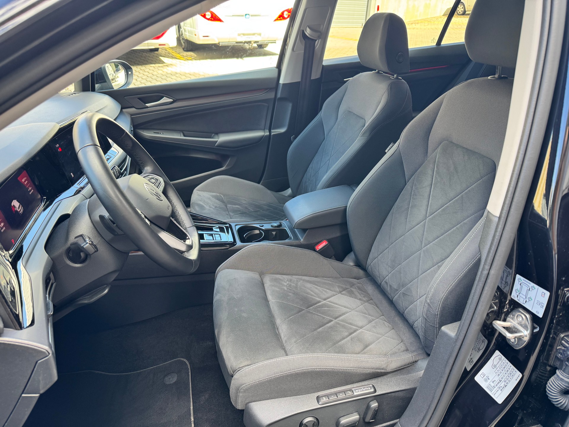 VW Golf 1.4 TSI PHEV Style-image-12