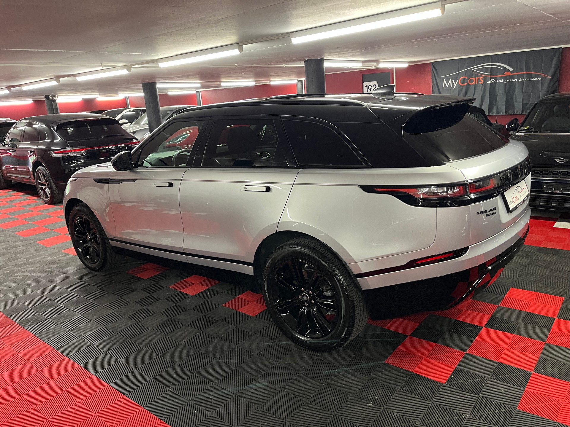 LAND ROVER Range Rover Velar R-Dynamic P 250 SE Automatic-image-9