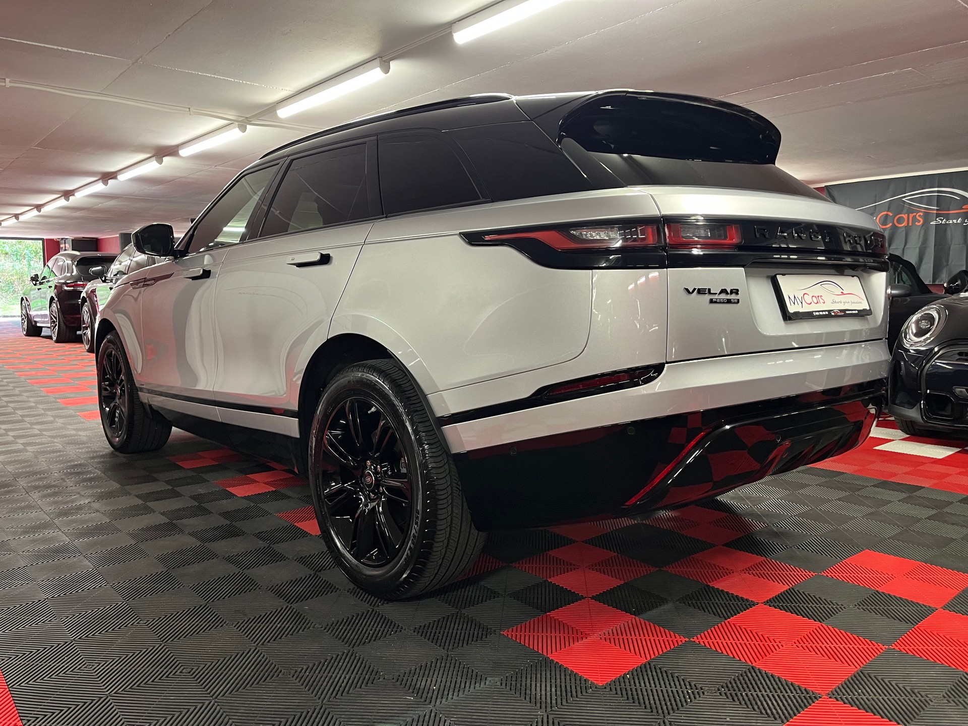 LAND ROVER Range Rover Velar R-Dynamic P 250 SE Automatic-image-8