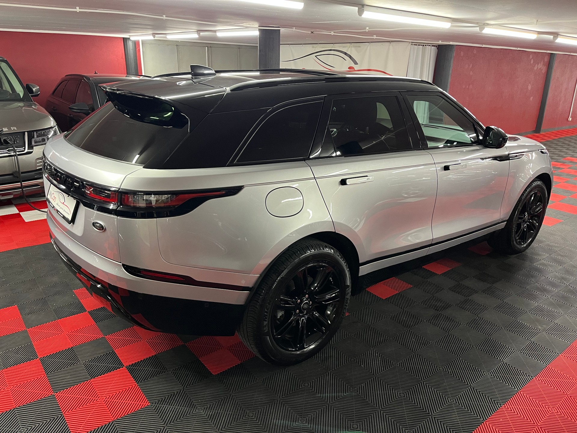 LAND ROVER Range Rover Velar R-Dynamic P 250 SE Automatic-image-5
