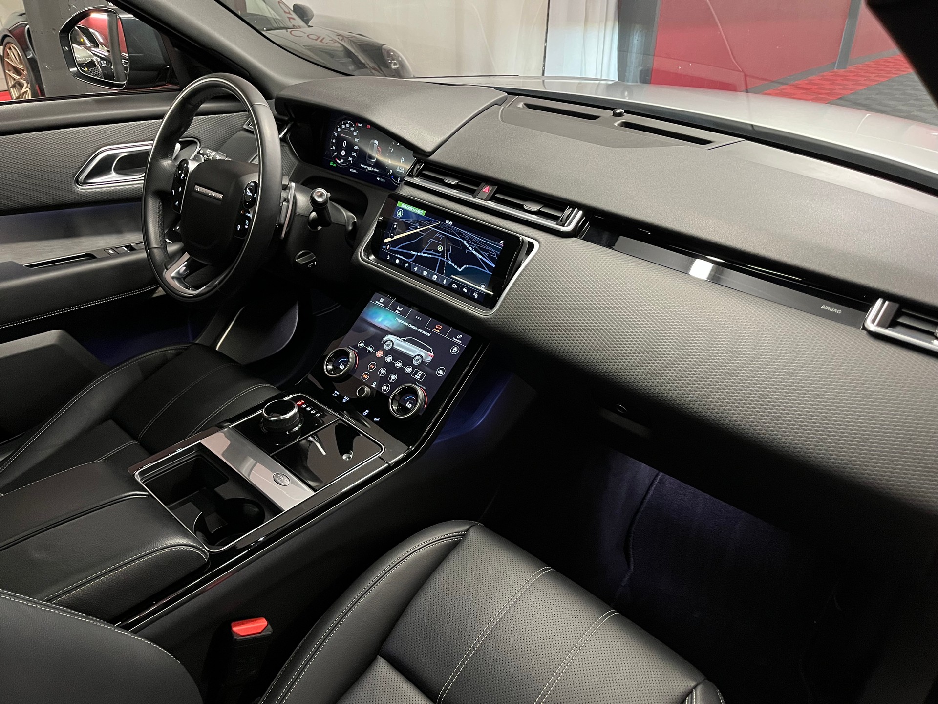LAND ROVER Range Rover Velar R-Dynamic P 250 SE Automatic-image-14