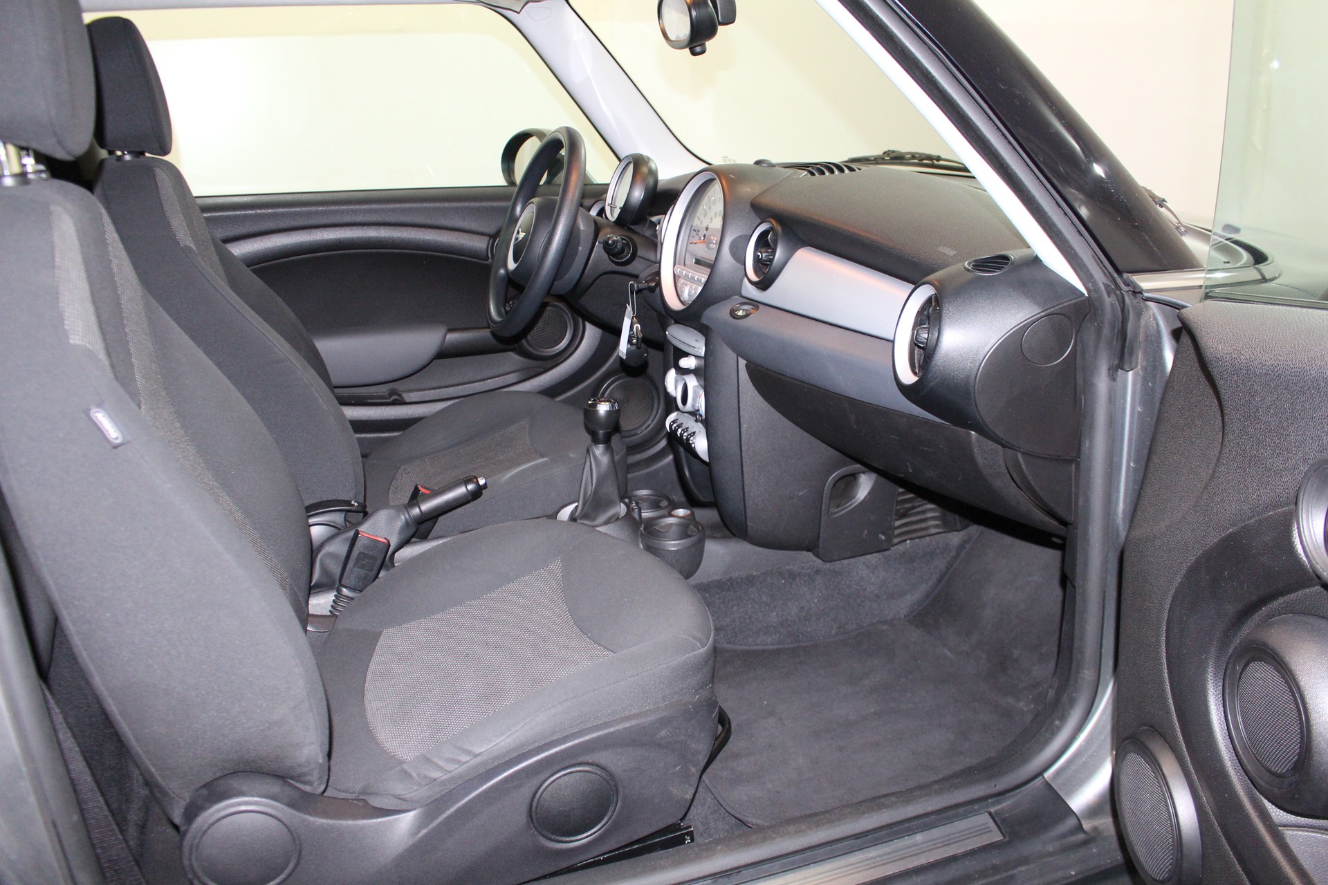 MINI Mini R56 1.6i Cooper-image-9