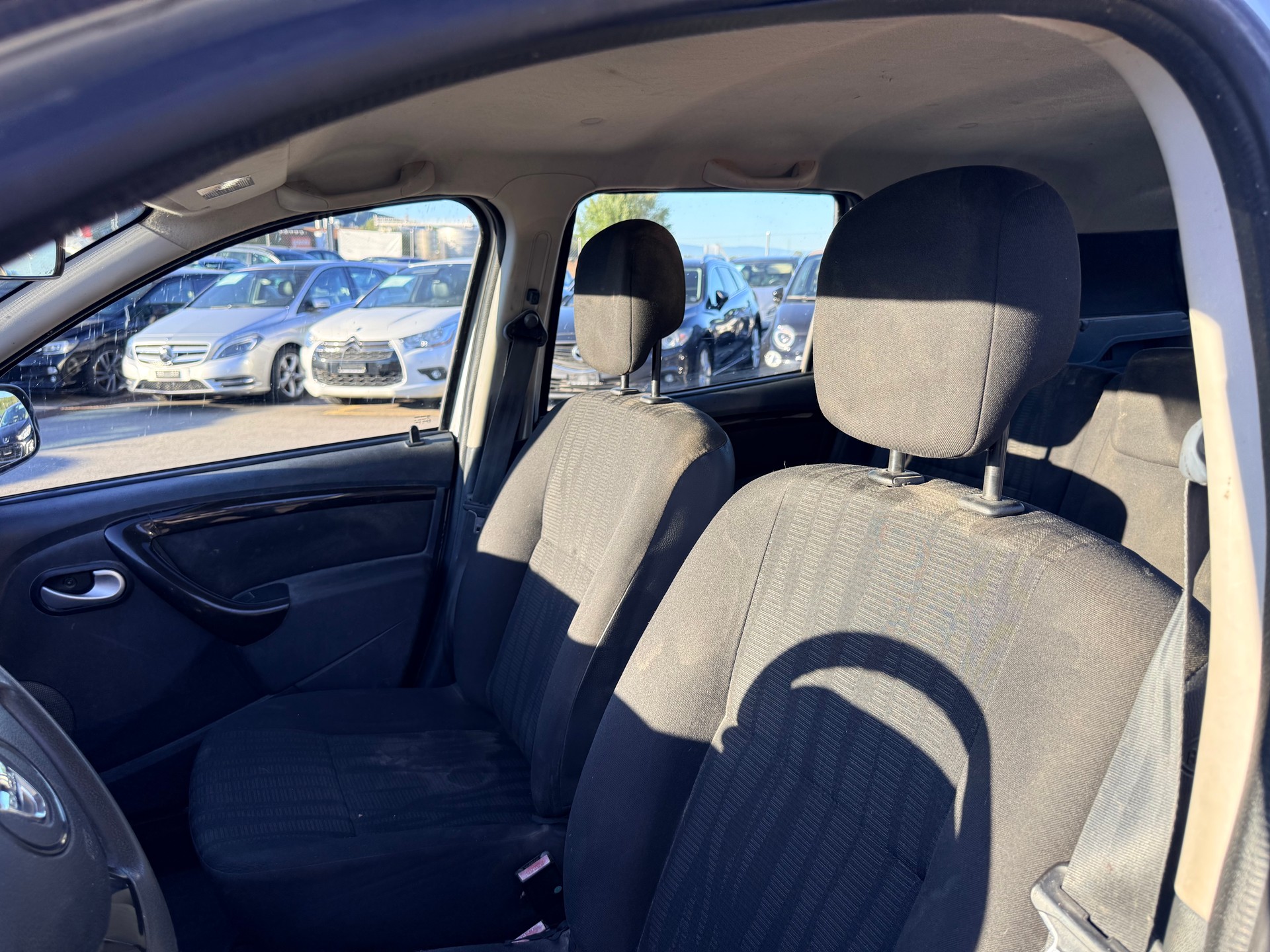 DACIA Duster 1.6 Lauréate 4x4-image-8