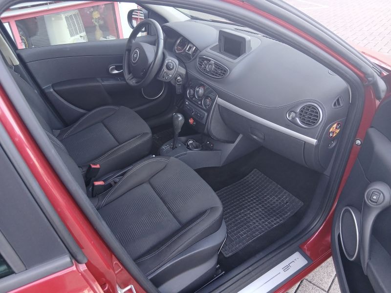 RENAULT Clio Grandtour 1.6 16V 20th Edition Automatic-image-9