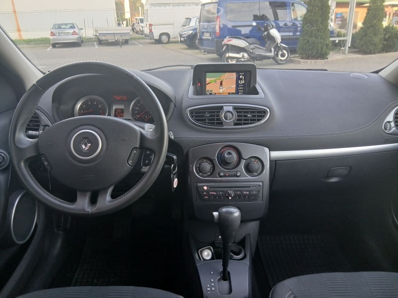 RENAULT Clio Grandtour 1.6 16V 20th Edition Automatic-image-4