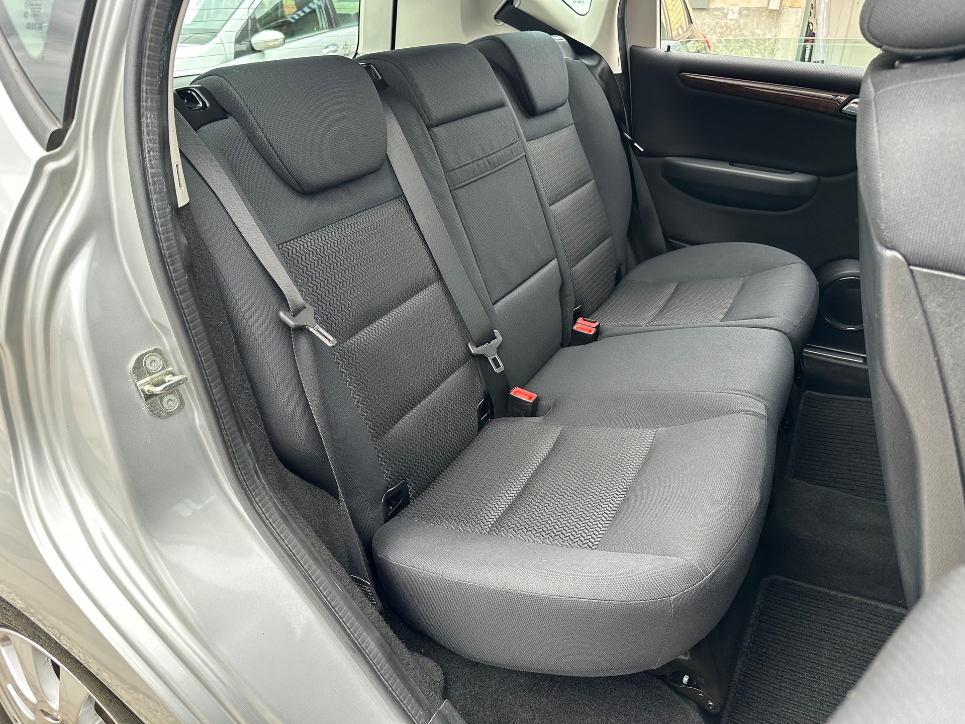 MERCEDES-BENZ A 170 Elégance *Automat*-image-15
