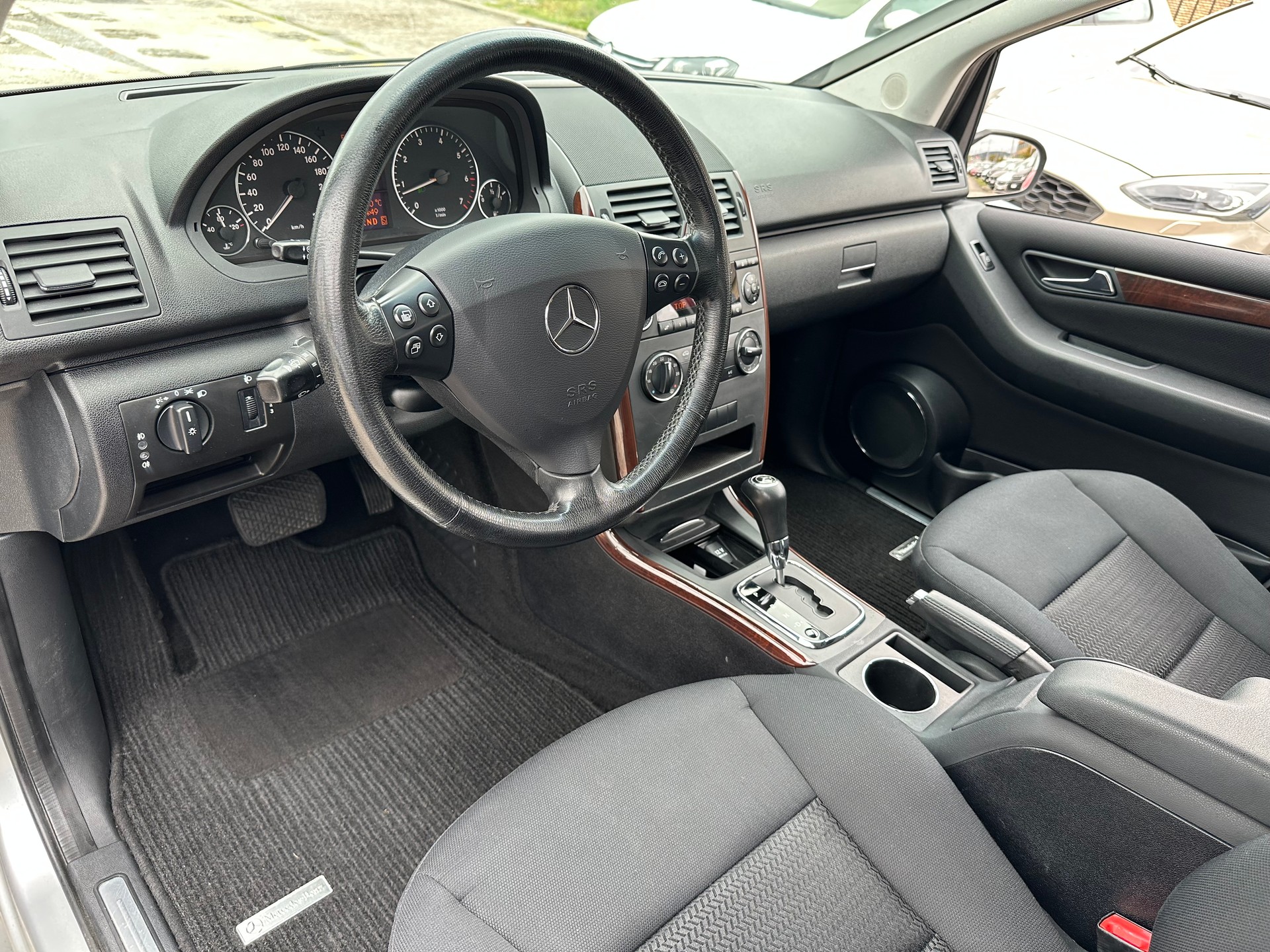MERCEDES-BENZ A 170 Elégance *Automat*-image-9