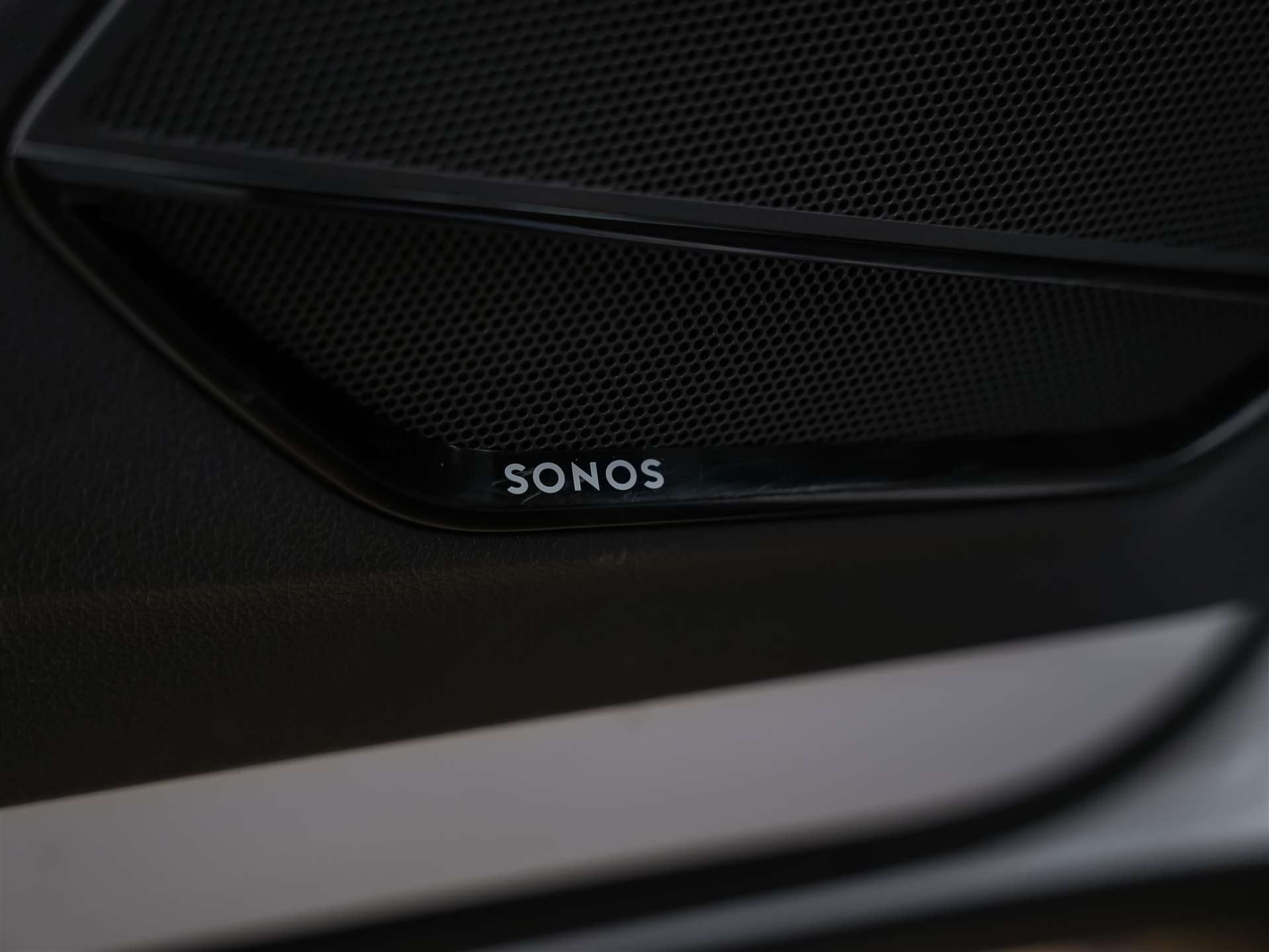 AUDI Q3 Sportback 40 TDI S line quattro S-tronic *Assistenten*Sonos*Memory*-image-26