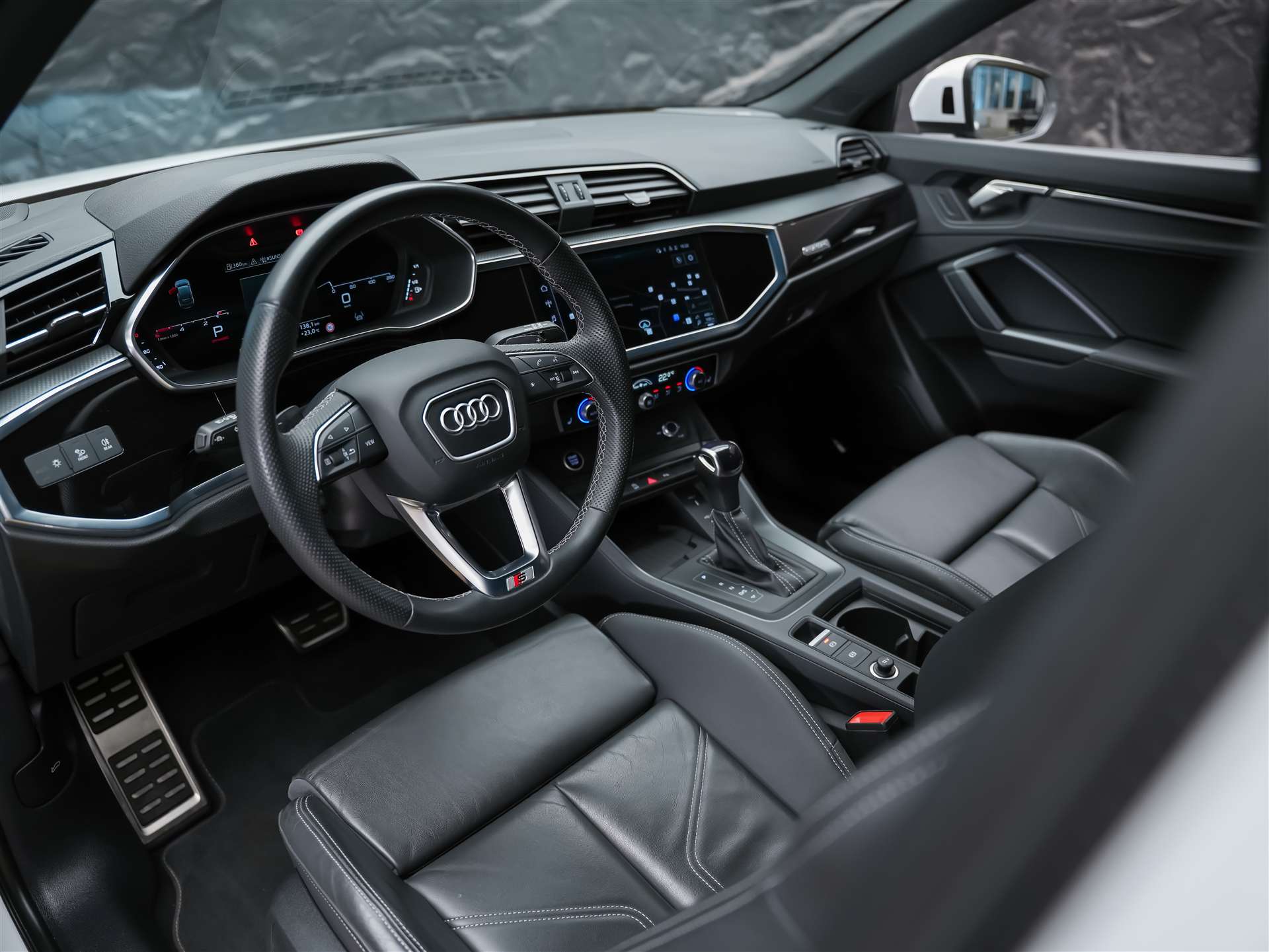AUDI Q3 Sportback 40 TDI S line quattro S-tronic *Assistenten*Sonos*Memory*-image-7