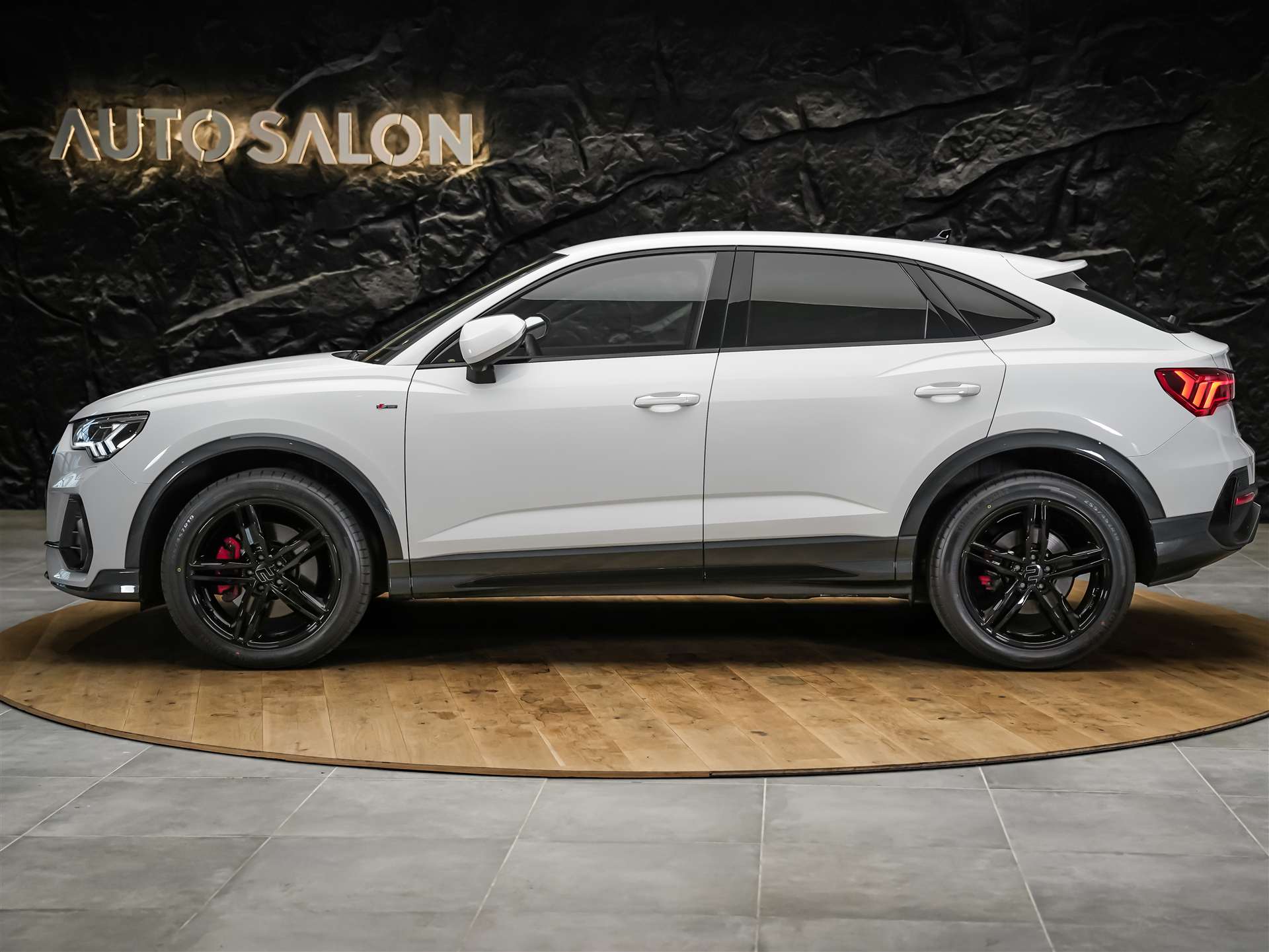 AUDI Q3 Sportback 40 TDI S line quattro S-tronic *Assistenten*Sonos*Memory*-image-1