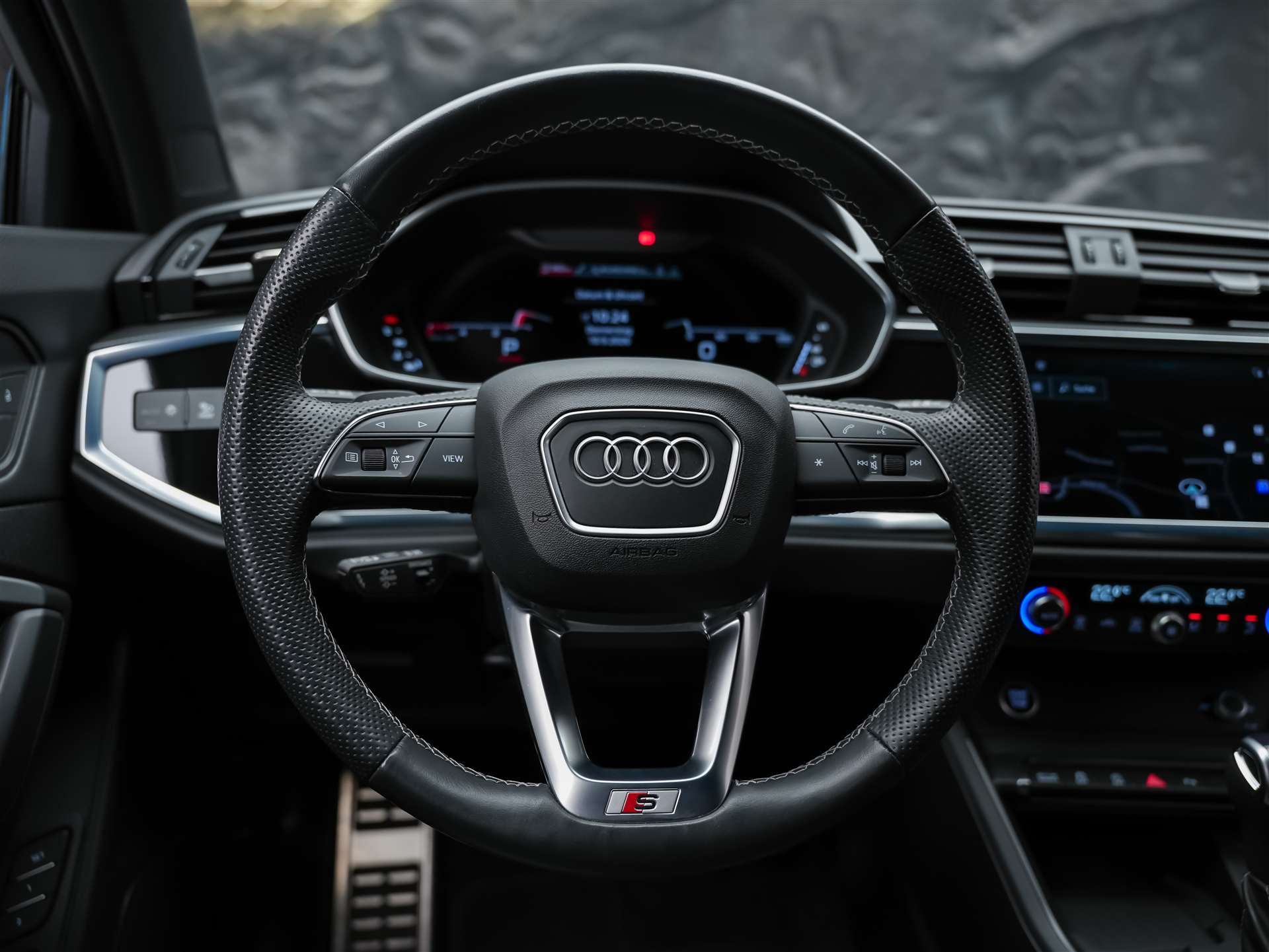AUDI Q3 Sportback 40 TDI S line quattro S-tronic *Assistenten*Sonos*Memory*-image-28