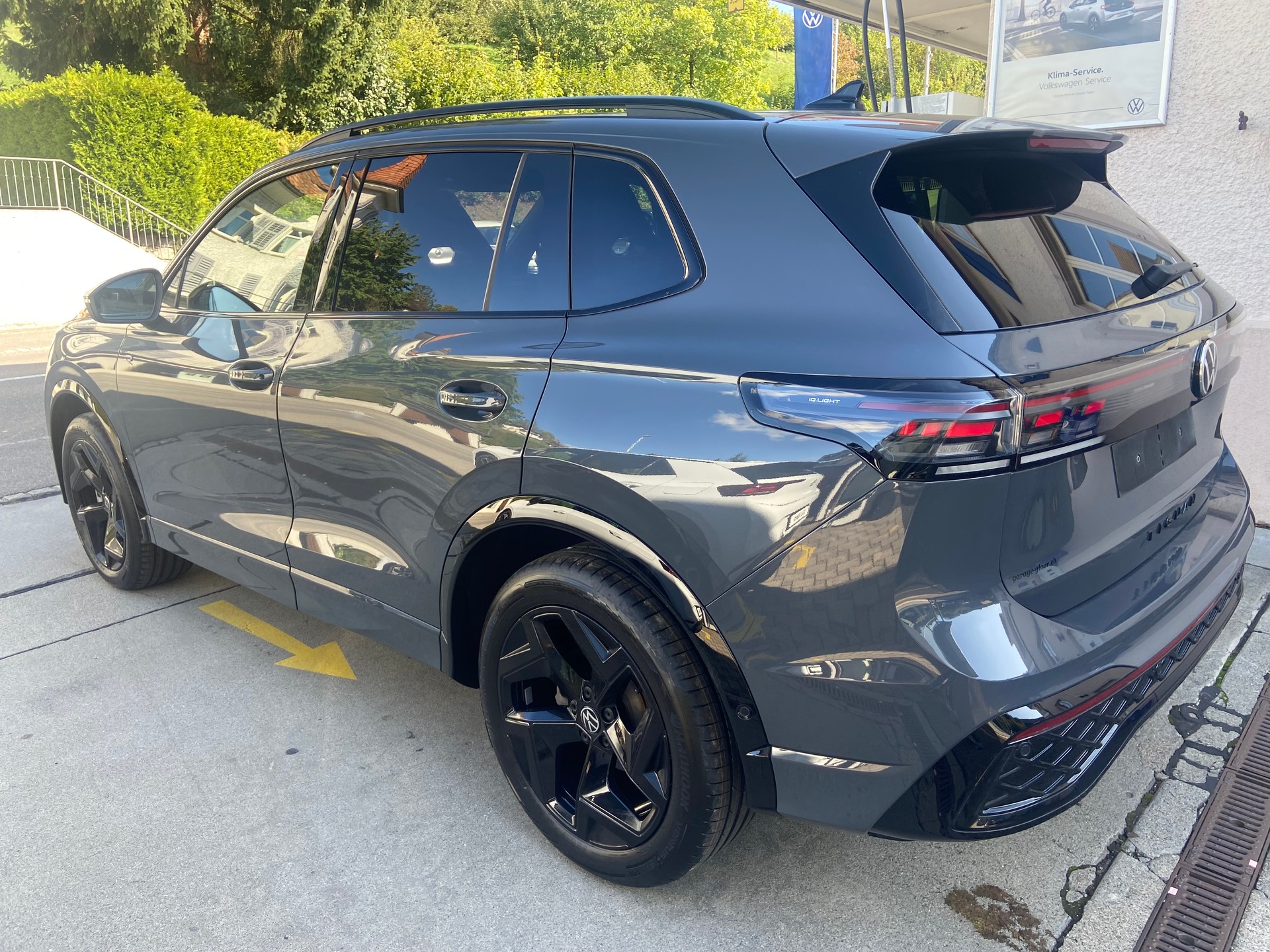 VW Tiguan 2.0 TSI DSG R-Line 4Motion-image-2
