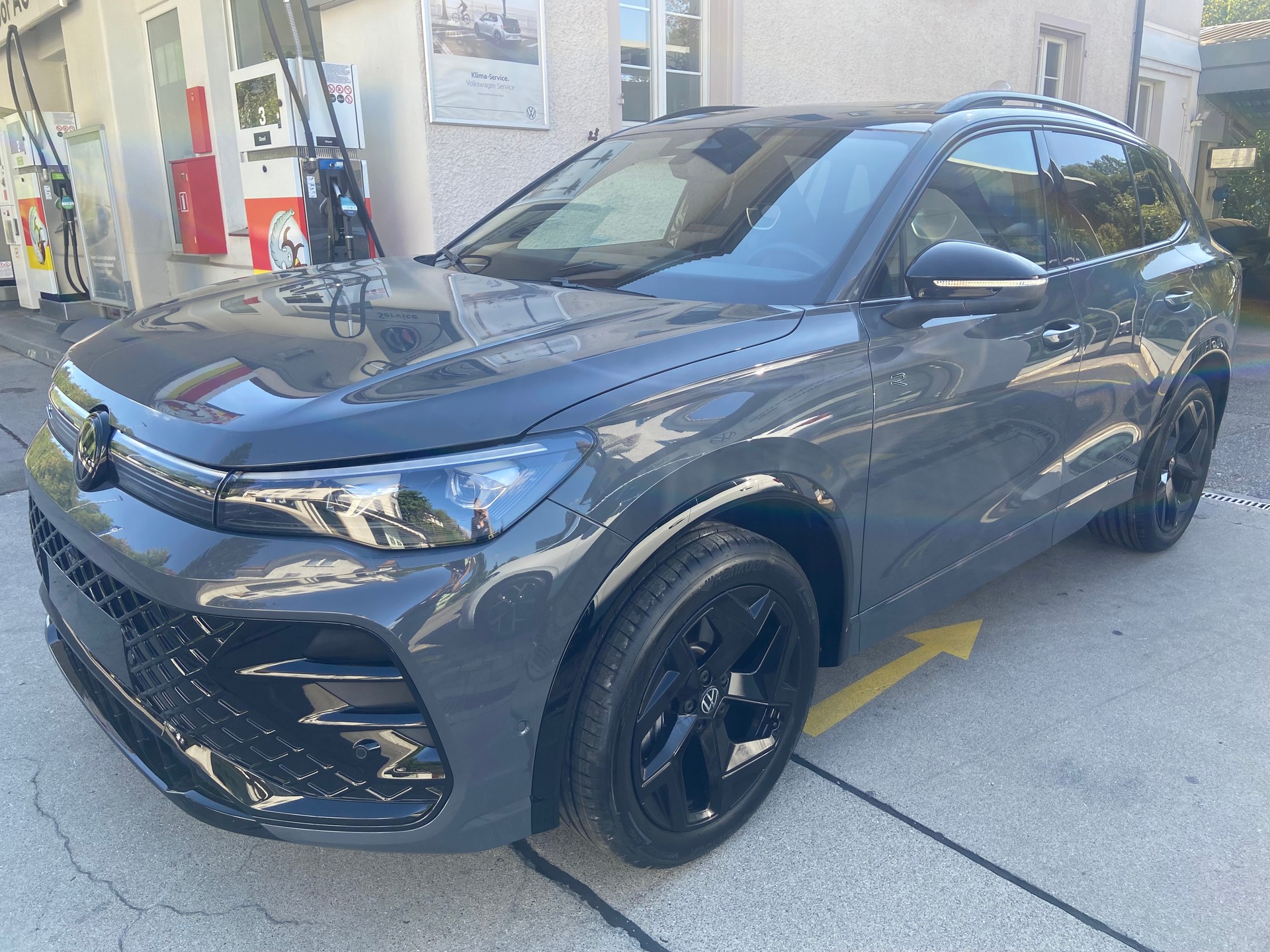 VW Tiguan 2.0 TSI DSG R-Line 4Motion-image-1