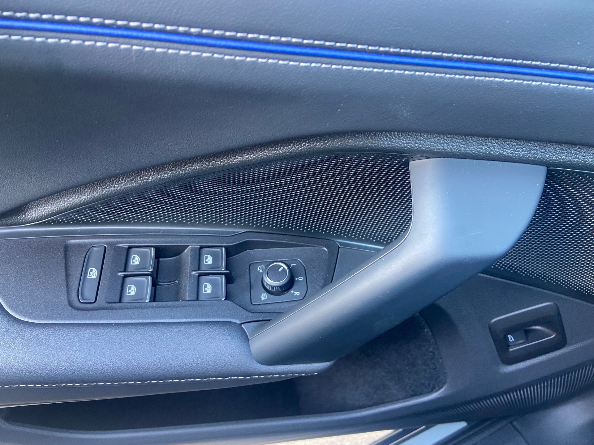 VW Tiguan 2.0 TSI DSG R-Line 4Motion-image-16