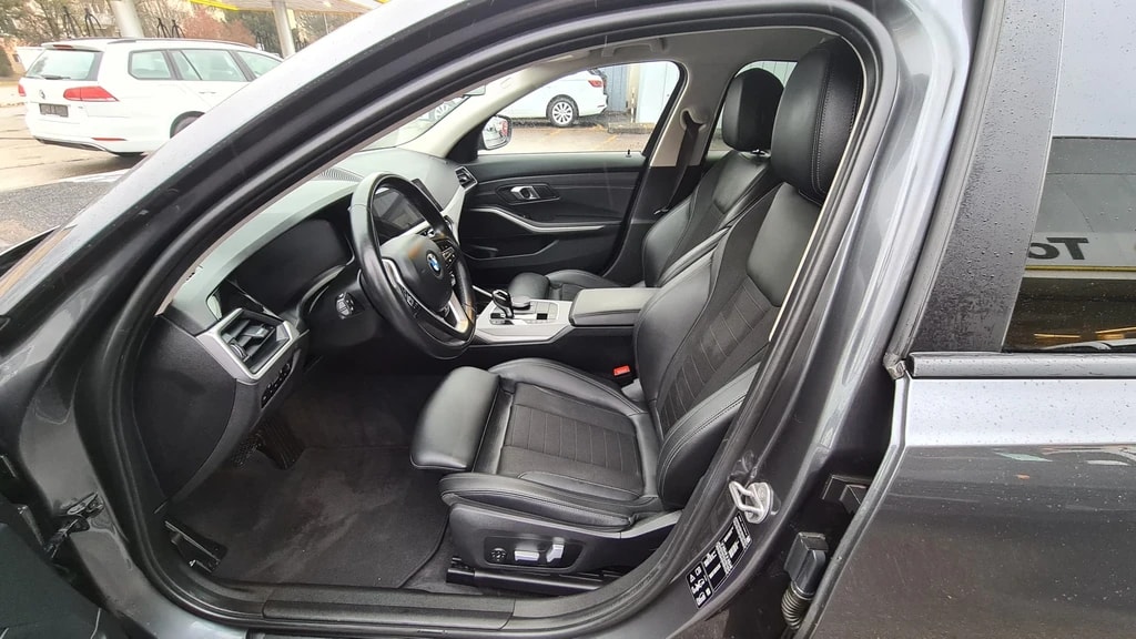 BMW 320d xDrive 48V Touring Steptronic ** Voll-Leder ** Gr-Navi ** RF-Kamera ** Sitzheizung ** Frisch Ab MFK & Service **-image-11