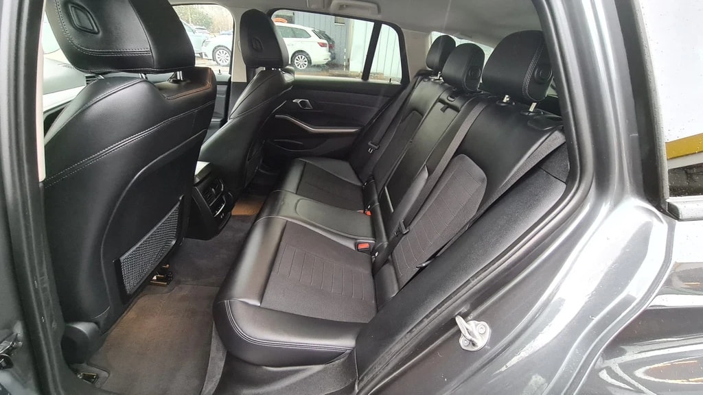 BMW 320d xDrive 48V Touring Steptronic ** Voll-Leder ** Gr-Navi ** RF-Kamera ** Sitzheizung ** Frisch Ab MFK & Service **-image-12
