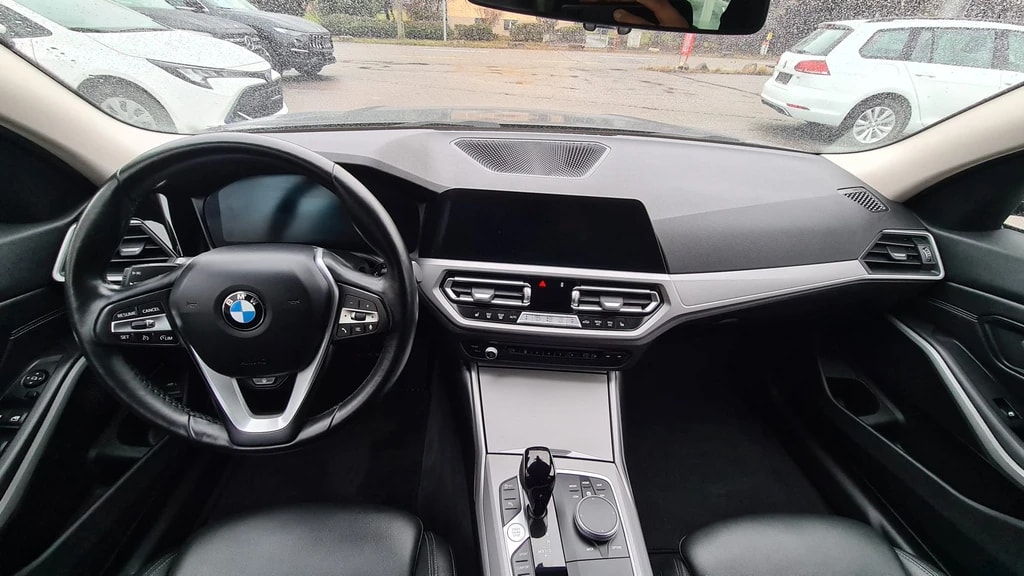 BMW 320d xDrive 48V Touring Steptronic ** Voll-Leder ** Gr-Navi ** RF-Kamera ** Sitzheizung ** Frisch Ab MFK & Service **-image-10