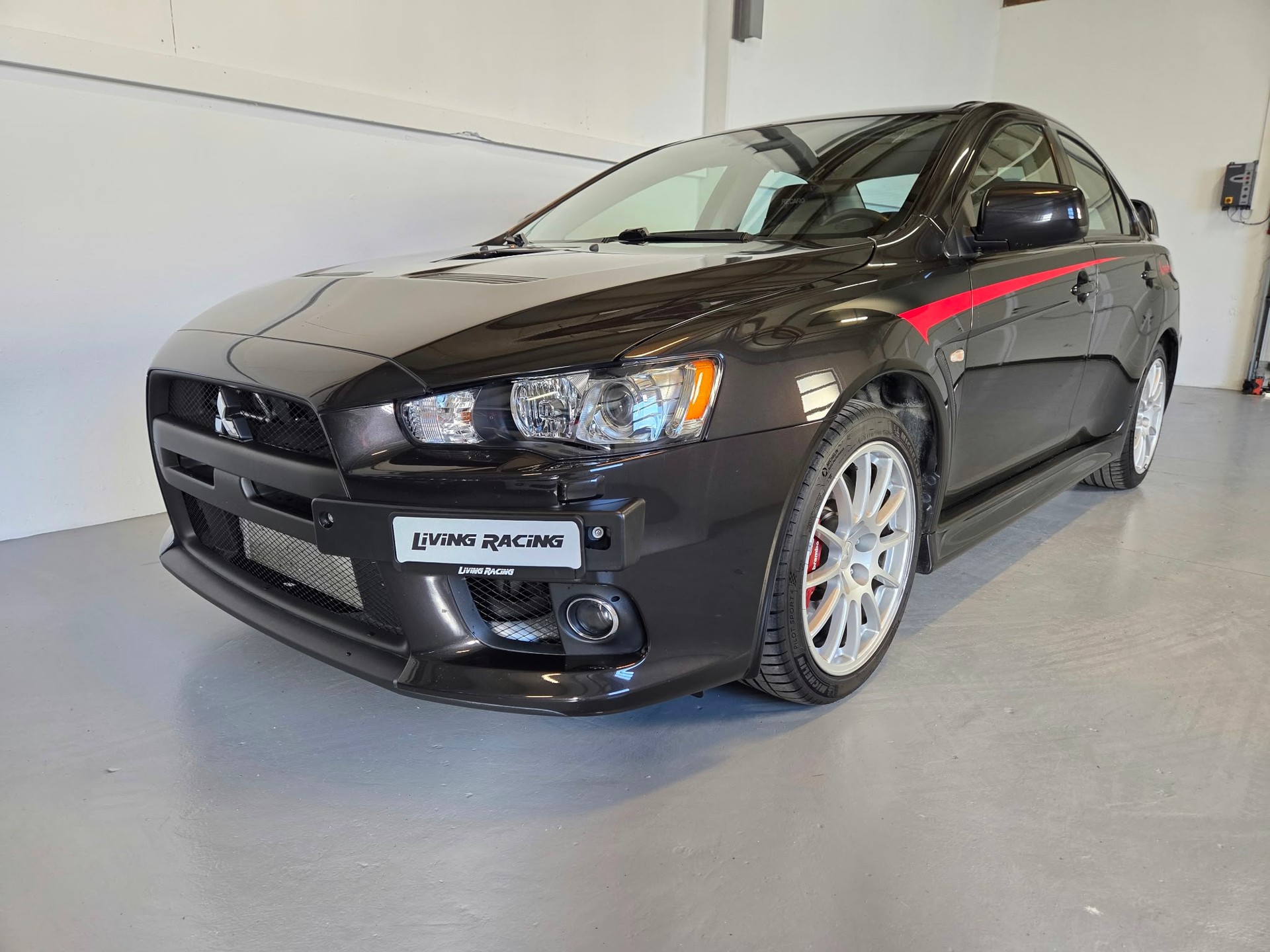 MITSUBISHI Lancer Evo X GSR Arashi *Stock Valais*-showroom-element-1