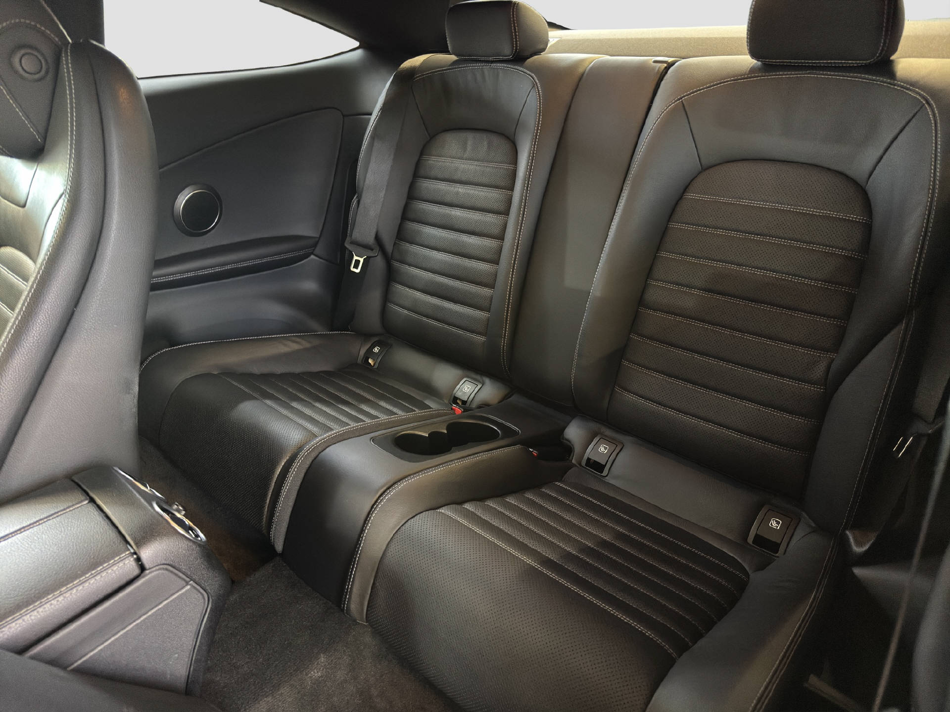 MERCEDES-BENZ C 250 Coupé-image-11