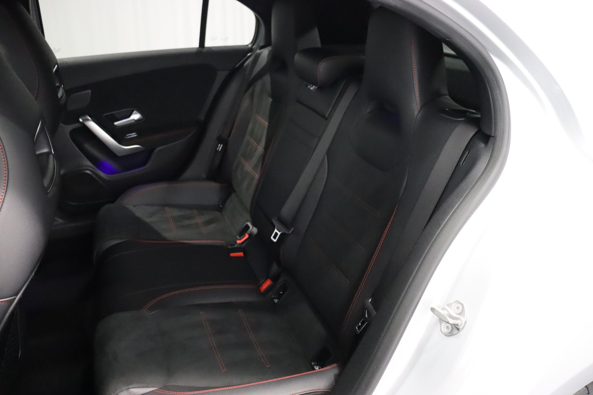 MERCEDES-BENZ A 250 e AMG Line-image-10