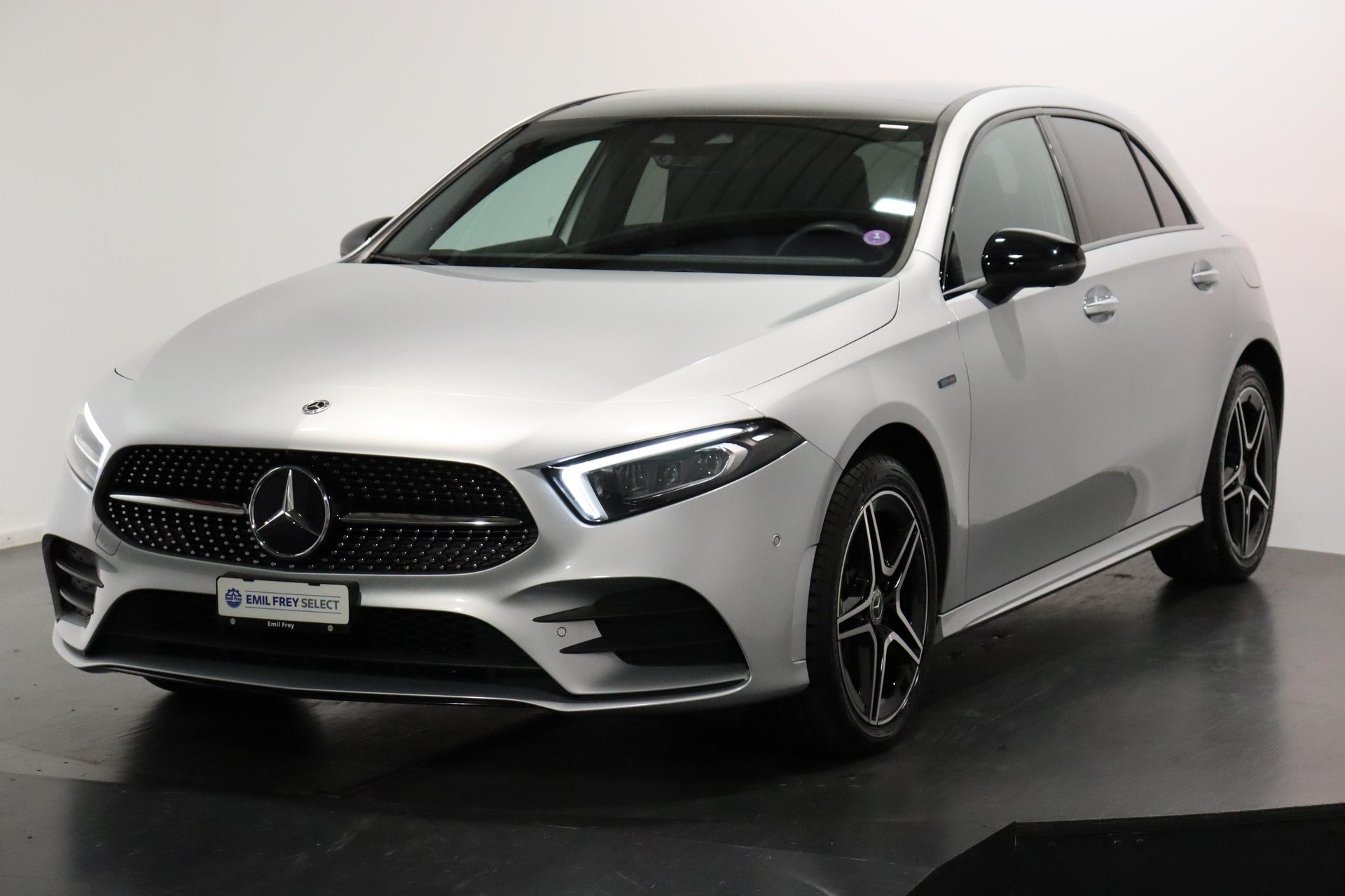 MERCEDES-BENZ A 250 e AMG Line-image-0