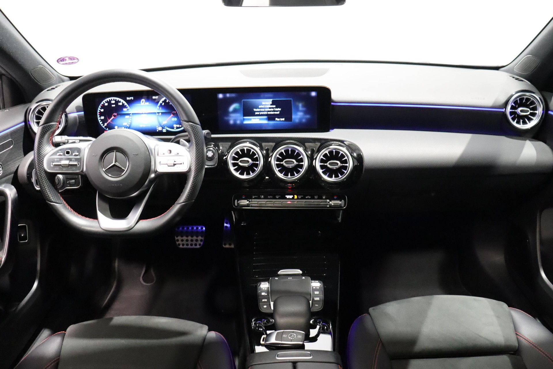 MERCEDES-BENZ A 250 e AMG Line-image-8
