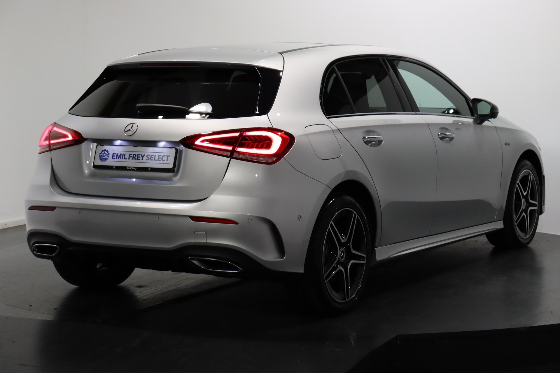 MERCEDES-BENZ A 250 e AMG Line-image-2