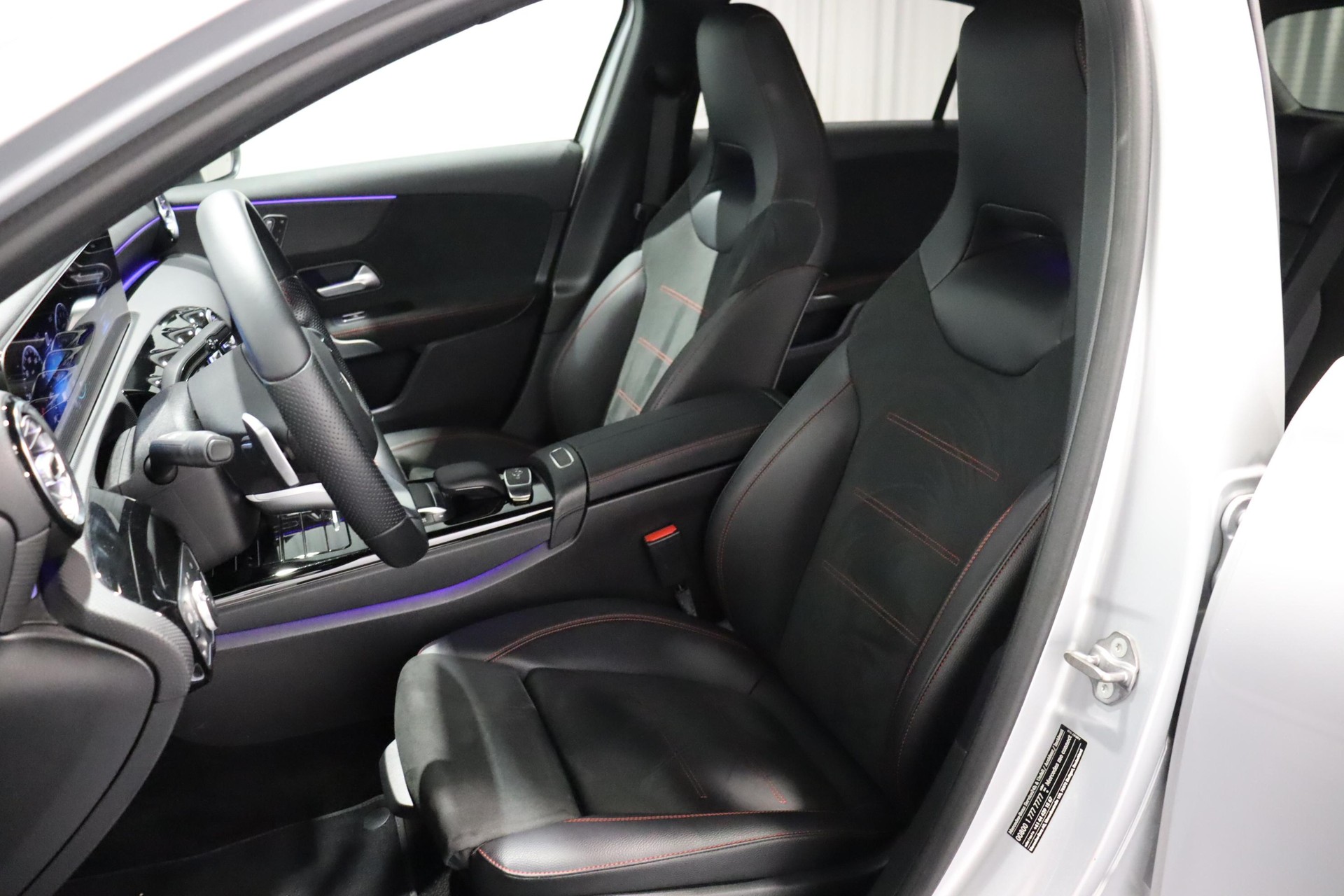 MERCEDES-BENZ A 250 e AMG Line-image-6