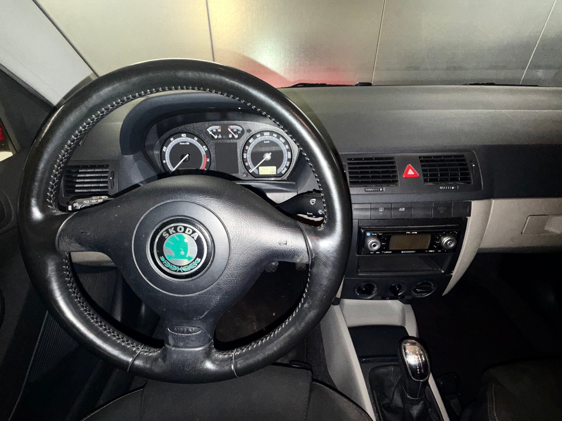 SKODA Fabia 1.4 16V Swiss Olympic-image-9