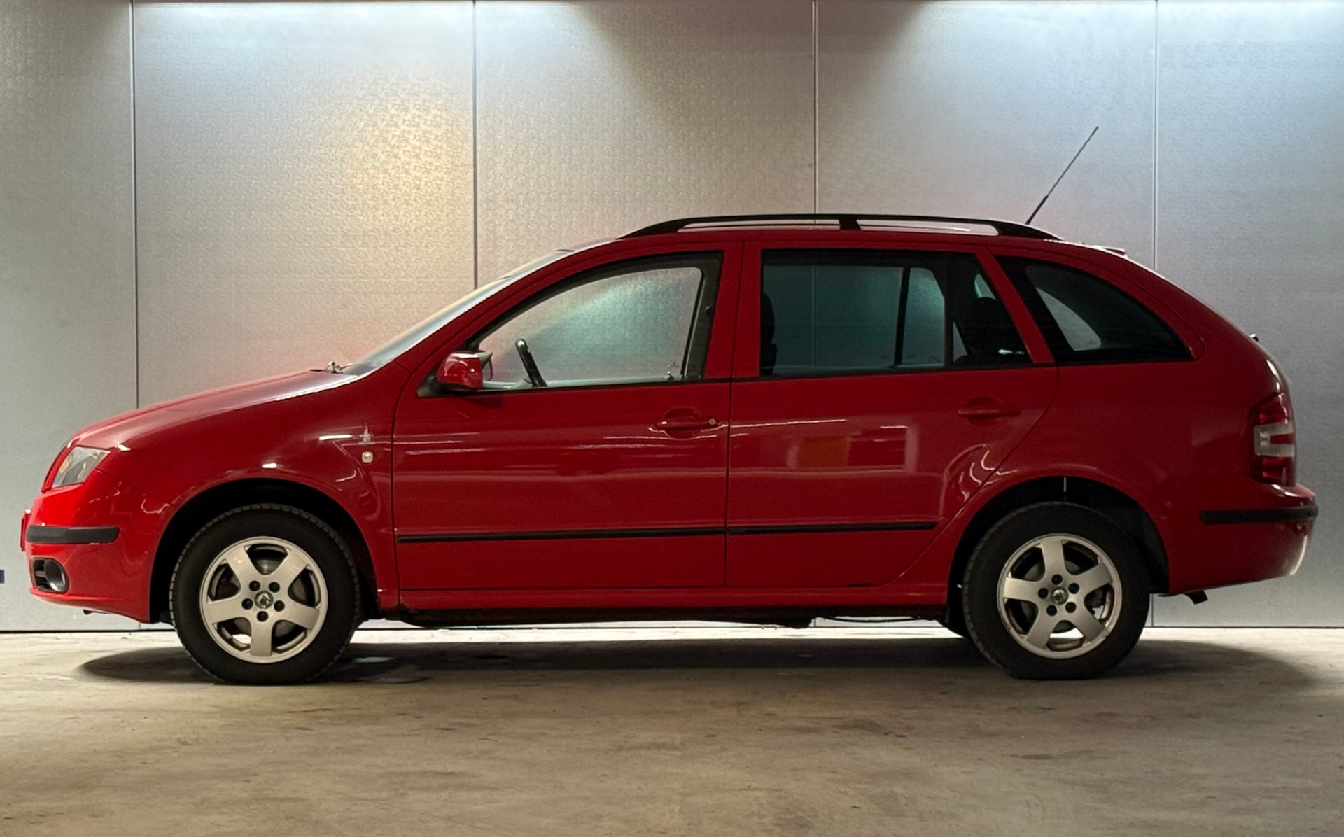 SKODA Fabia 1.4 16V Swiss Olympic-image-7