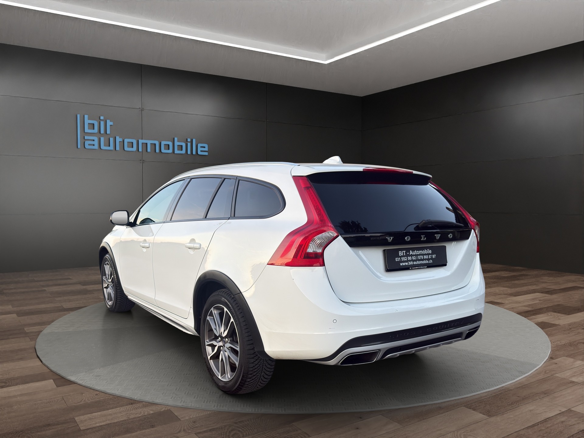 VOLVO V60 Cross Country D4 Kinetic Geartronic-image-4