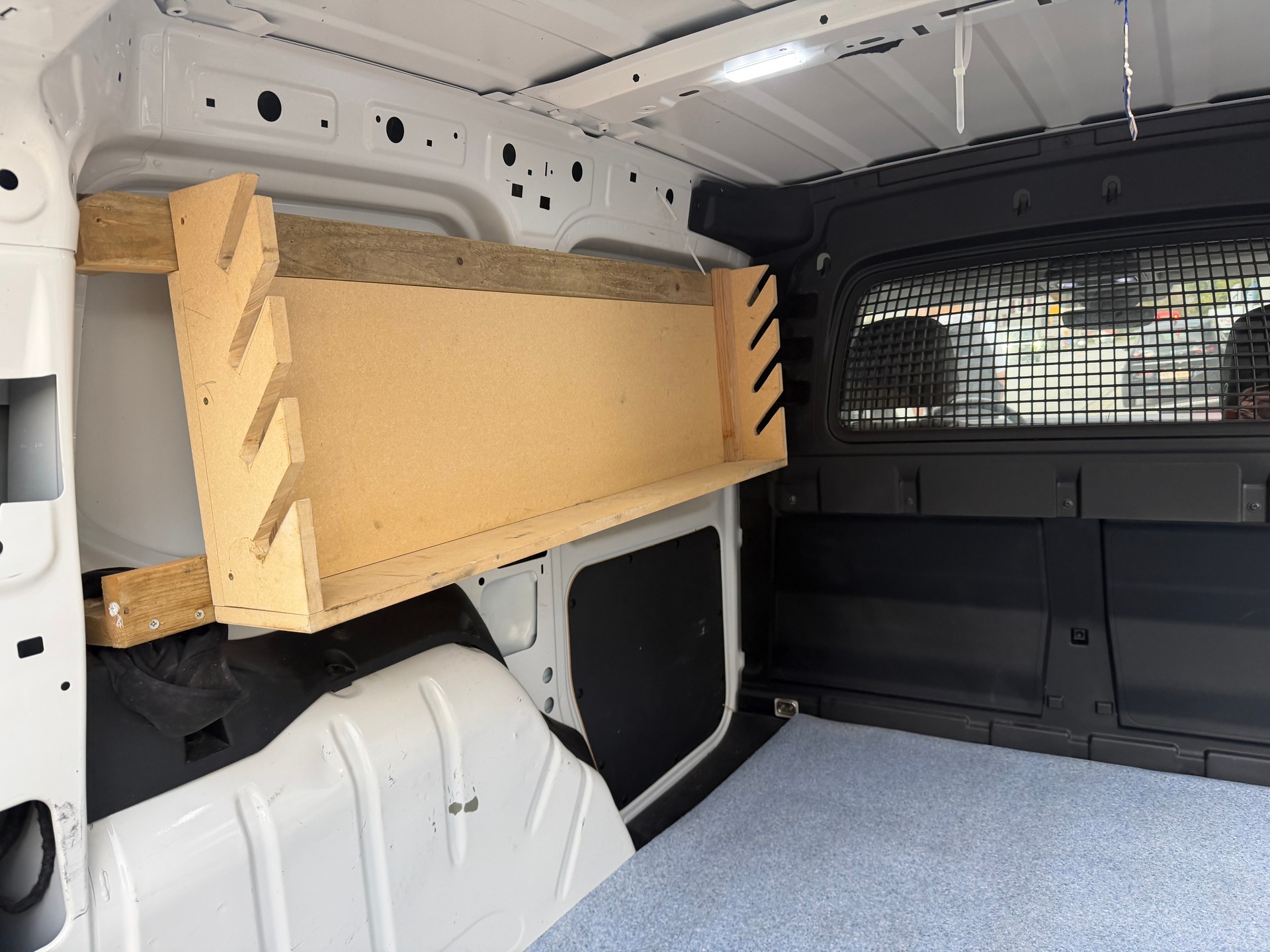 VW Caddy Cargo 2.0TDI Entry-image-18