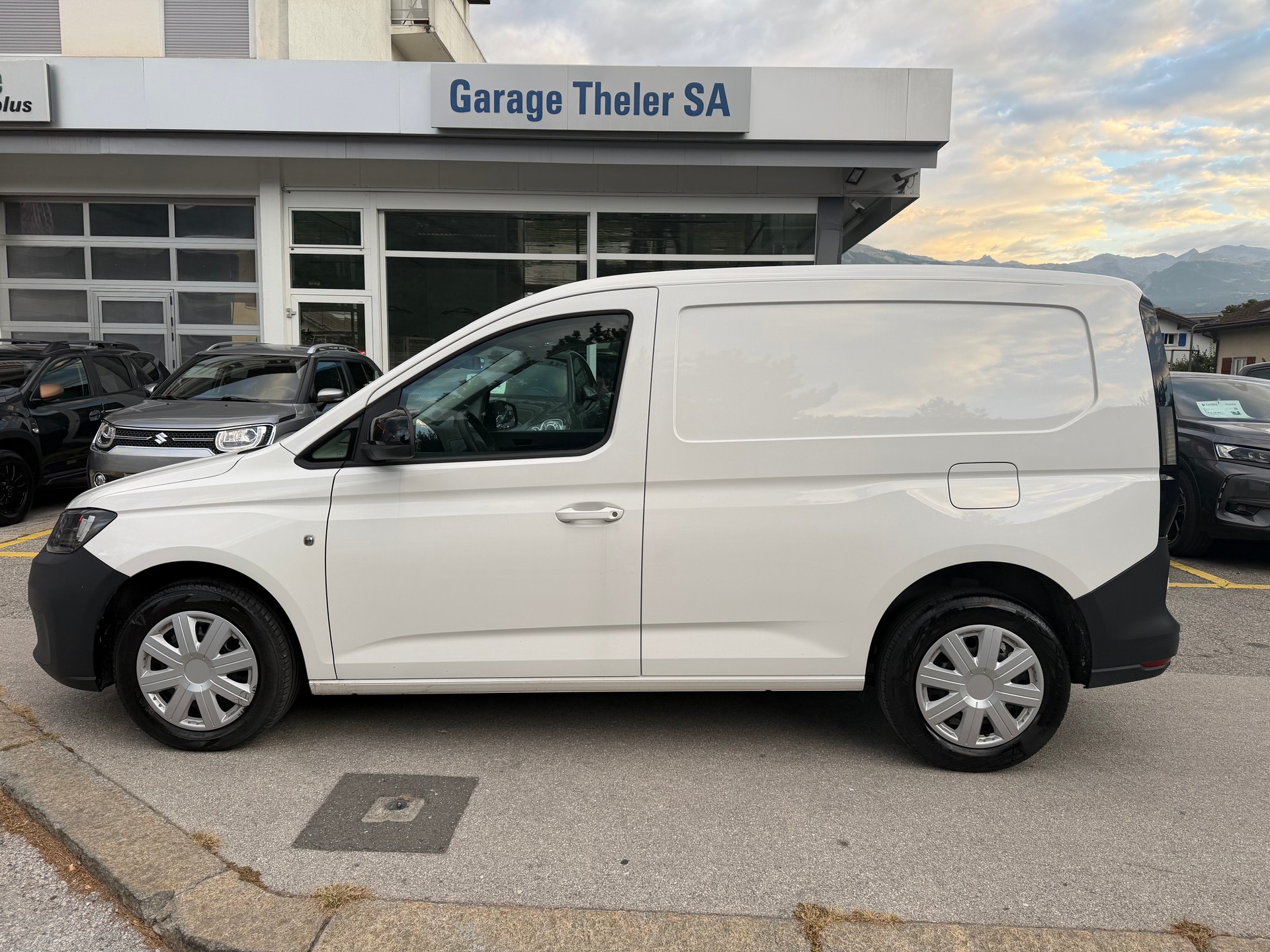 VW Caddy Cargo 2.0TDI Entry-image-2