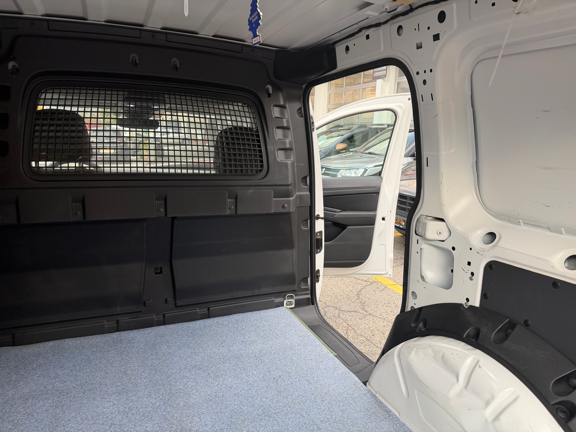 VW Caddy Cargo 2.0TDI Entry-image-17