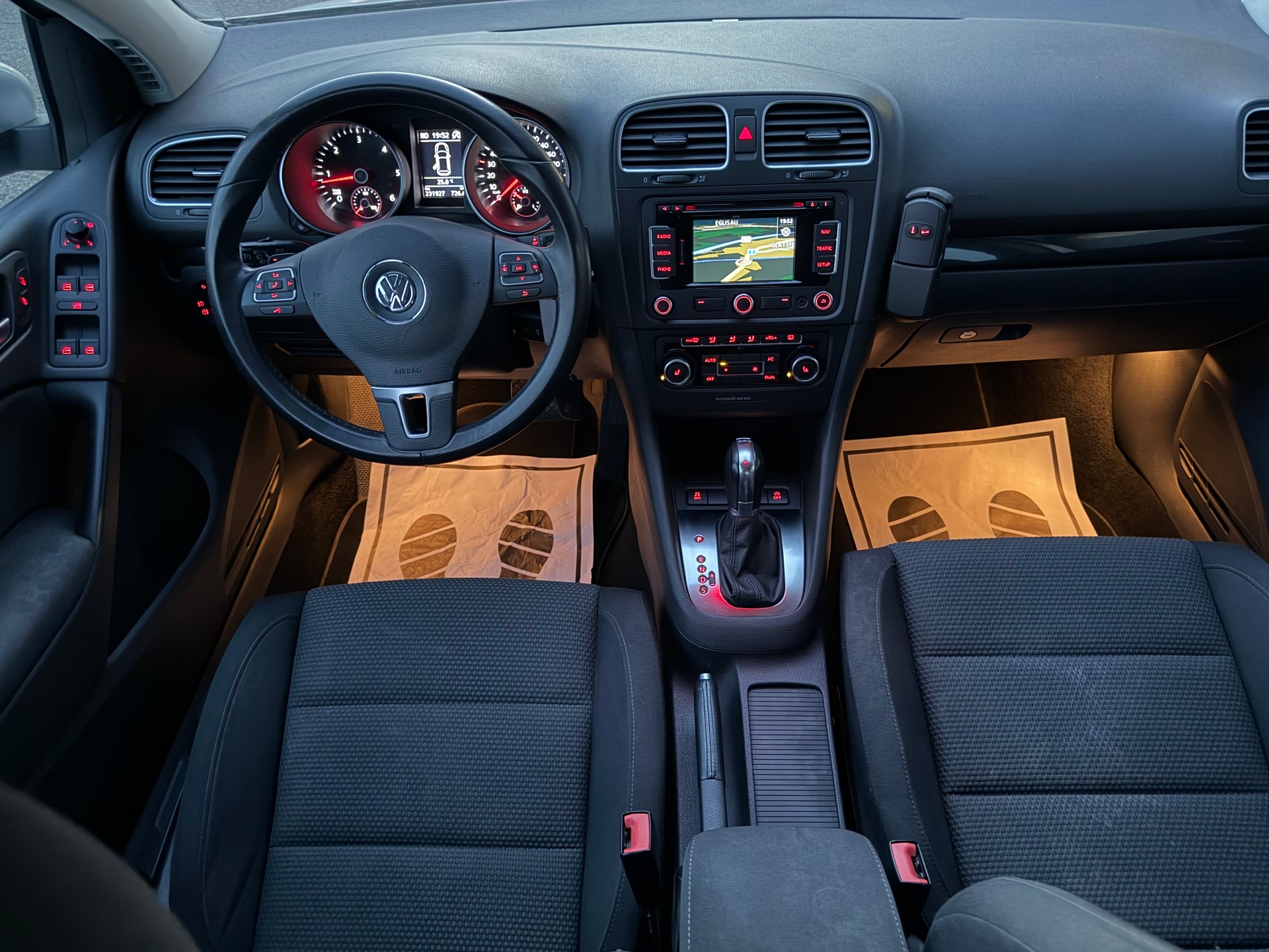 VW Golf 1.6 TDI BlueMotion Technology Comfortline DSG-image-8