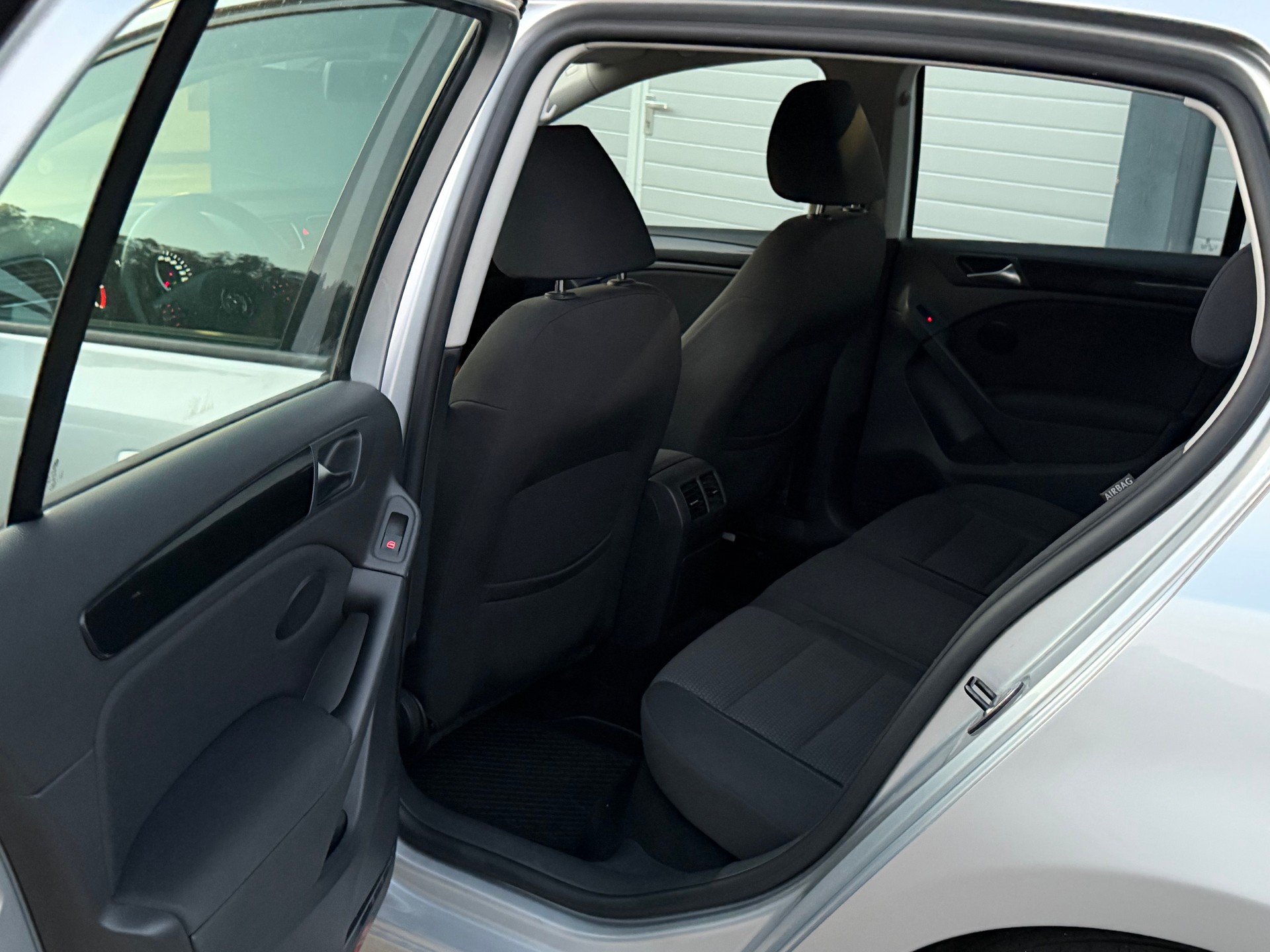 VW Golf 1.6 TDI BlueMotion Technology Comfortline DSG-image-13