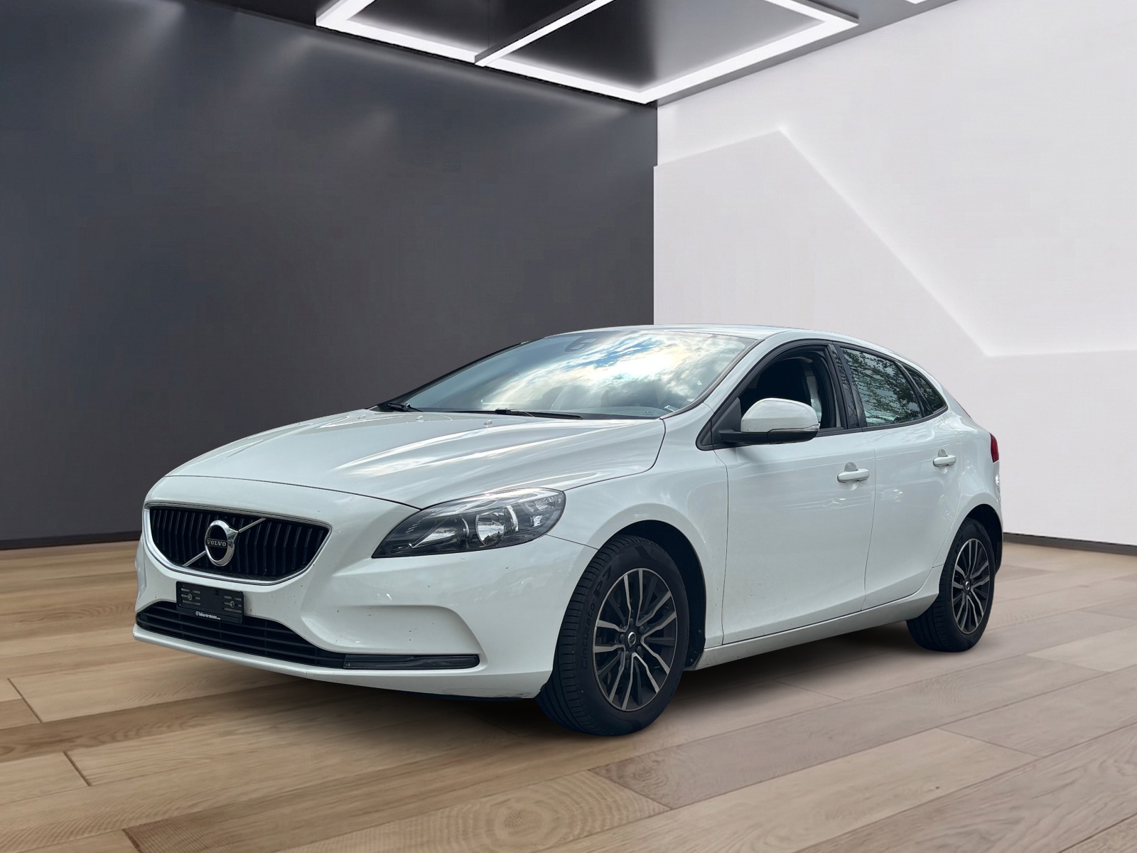 VOLVO V40 D3 Momentum Geartronic-image-0