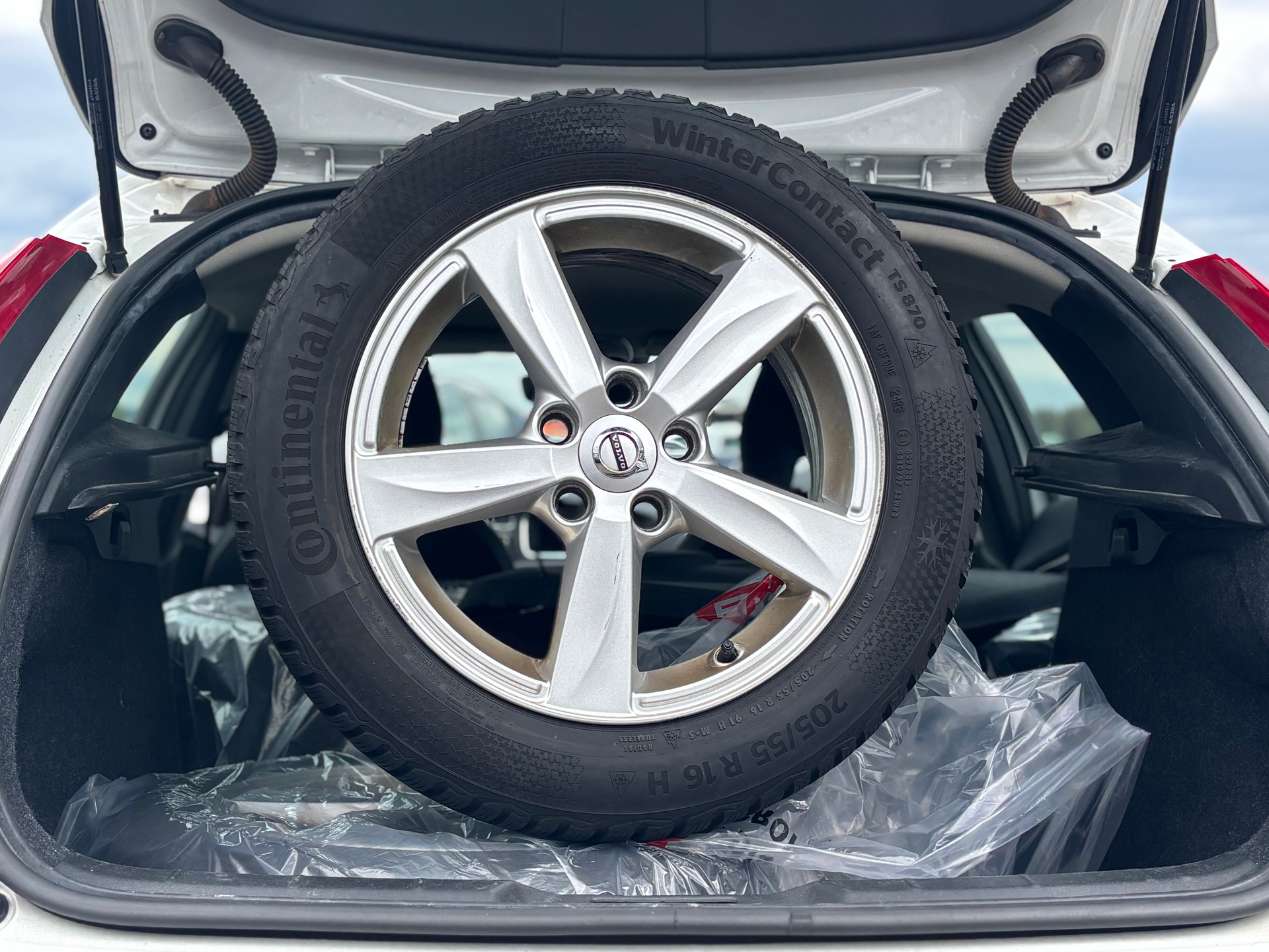 VOLVO V40 D3 Momentum Geartronic-image-11