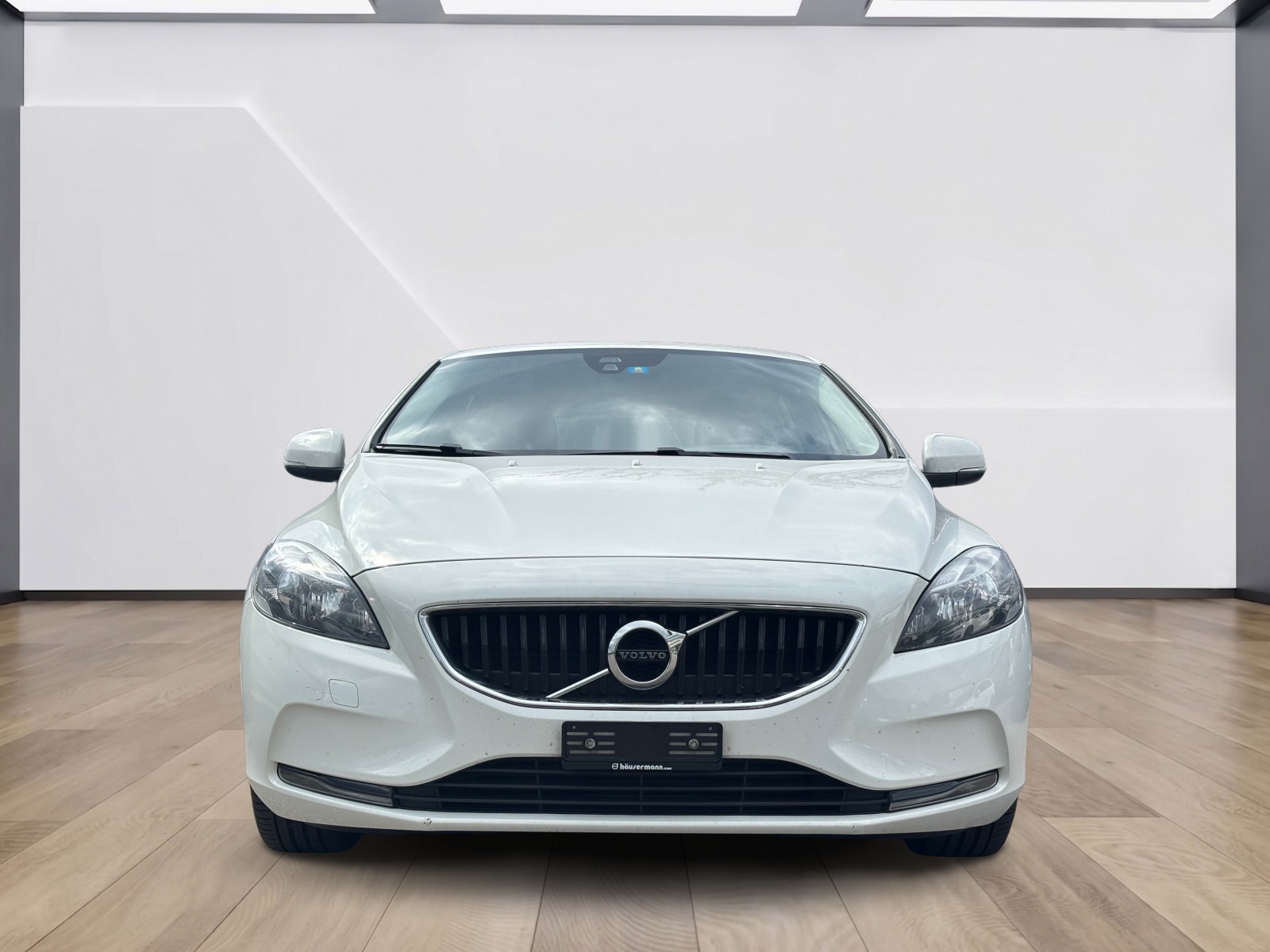 VOLVO V40 D3 Momentum Geartronic-image-1